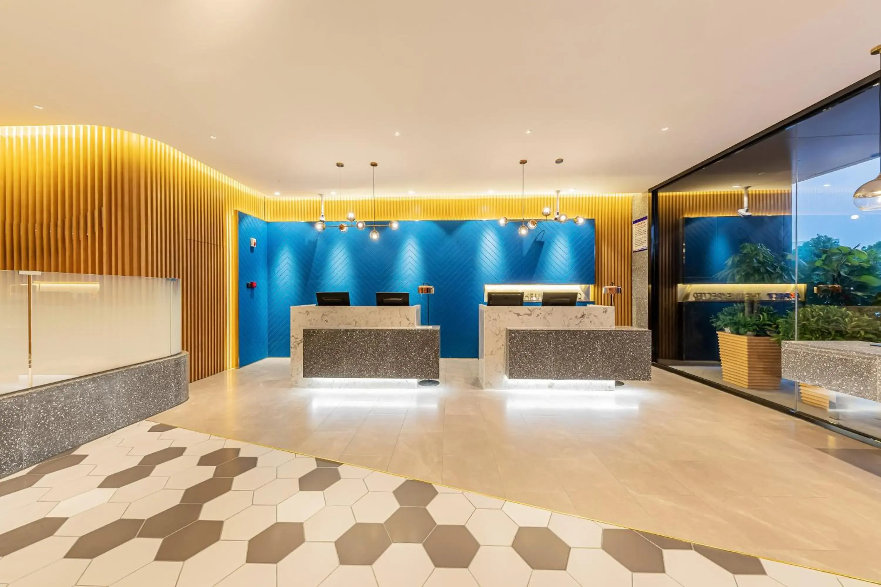 Property building in Holiday Inn Express Yichang Riverside by IHG Property building in Holiday Inn Express Yichang Riverside by IHG