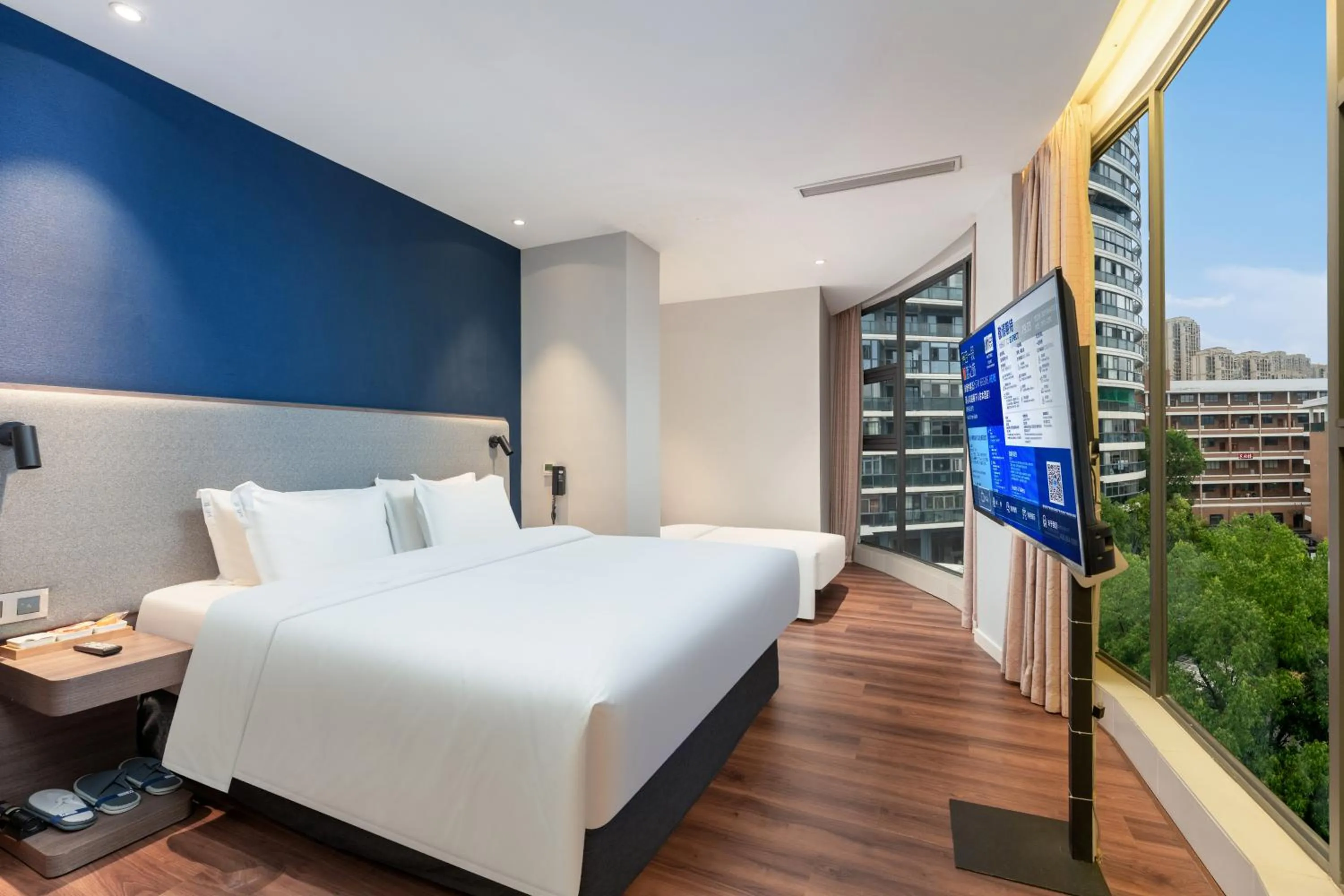 Bed in Holiday Inn Express Yichang Riverside by IHG