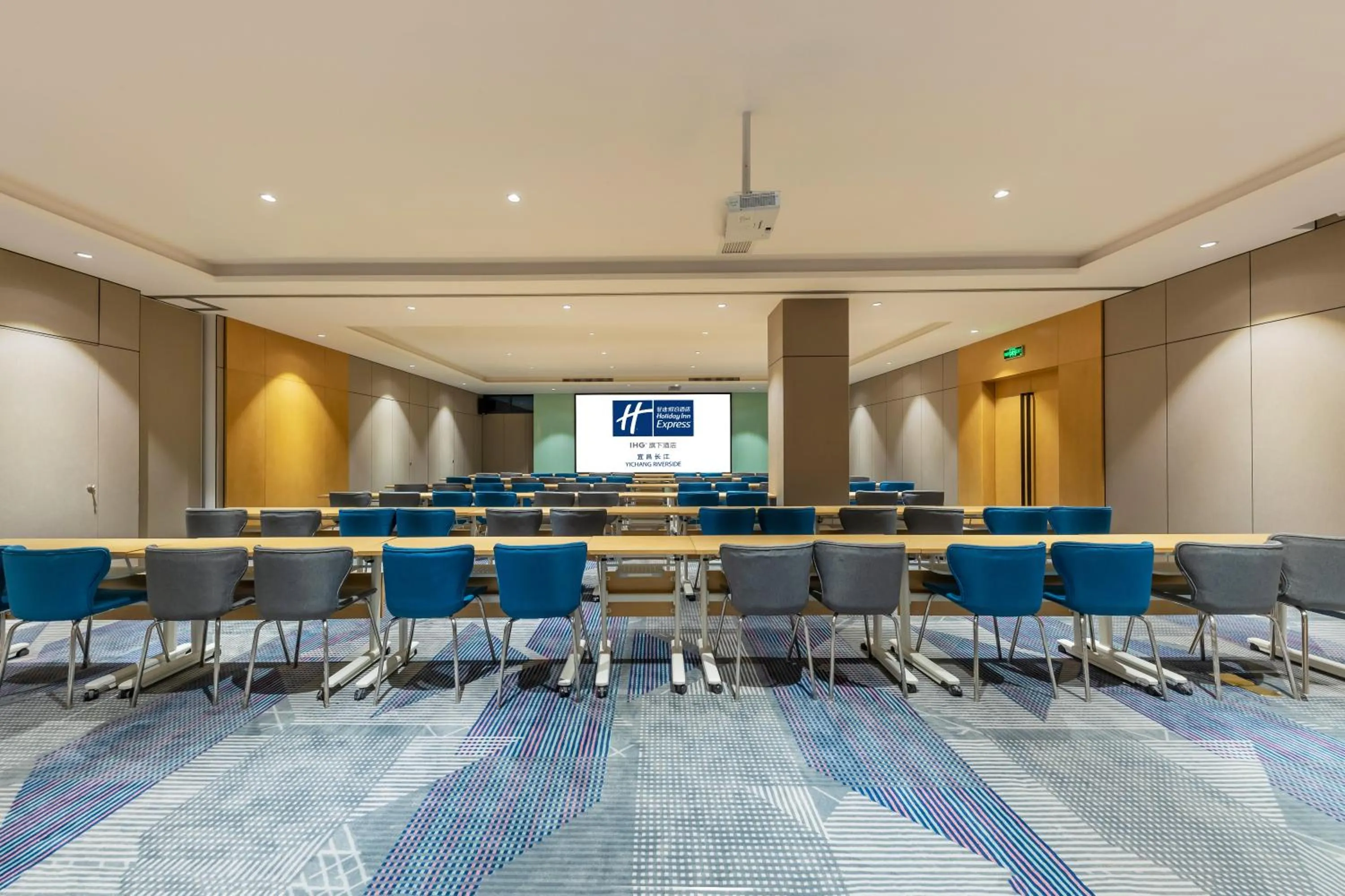 Meeting/conference room in Holiday Inn Express Yichang Riverside by IHG
