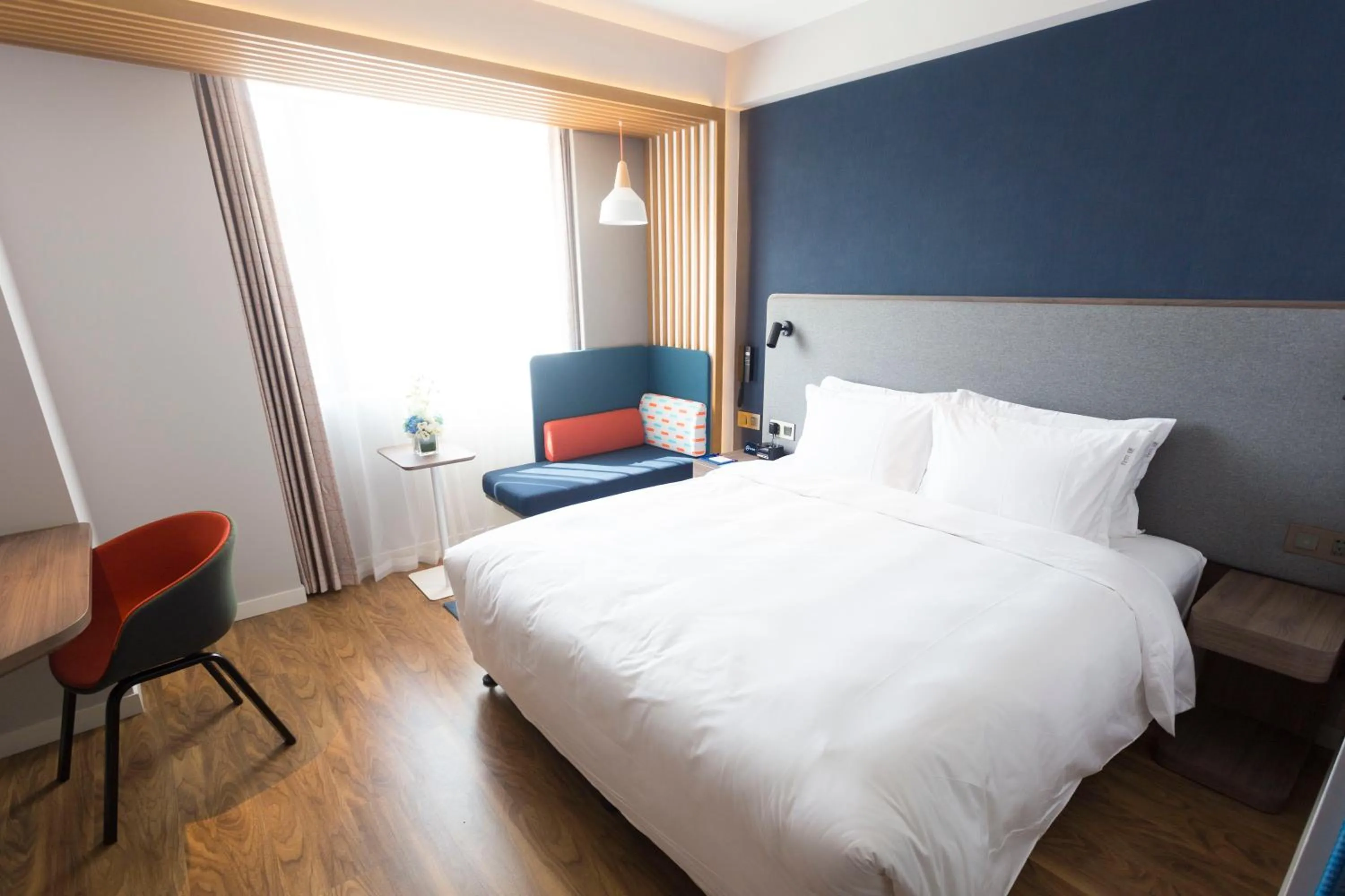 Photo of the whole room, Bed in Holiday Inn Express Xi'an Ancient Town West by IHG