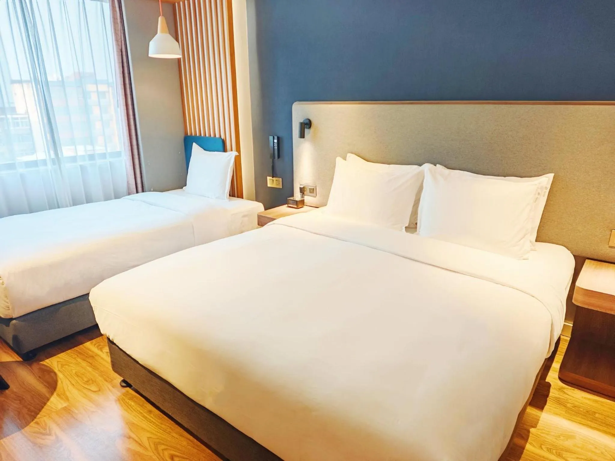 Photo of the whole room, Bed in Holiday Inn Express Xi'an Ancient Town West by IHG