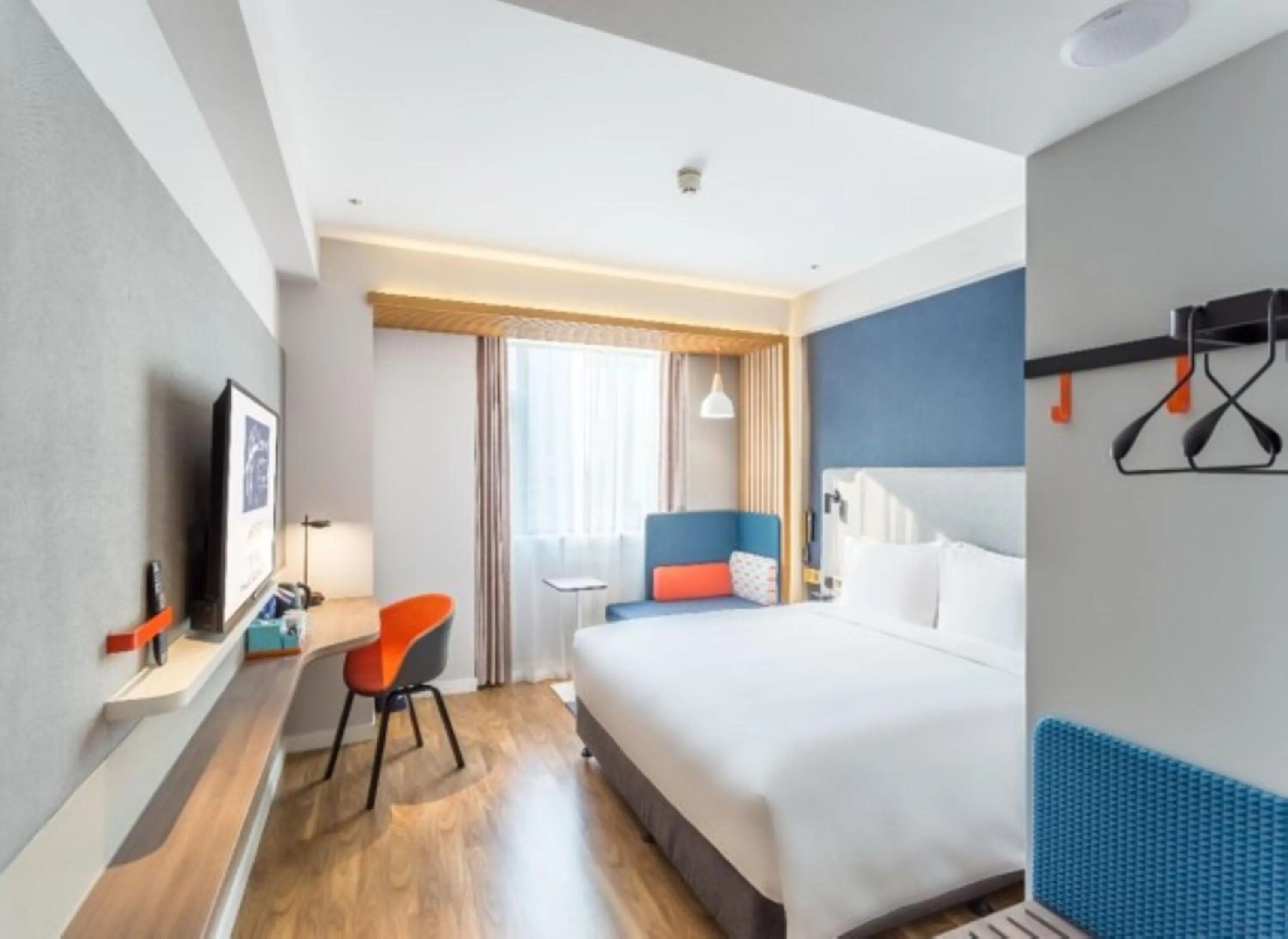 Photo of the whole room, Bed in Holiday Inn Express Xi'an Ancient Town West by IHG