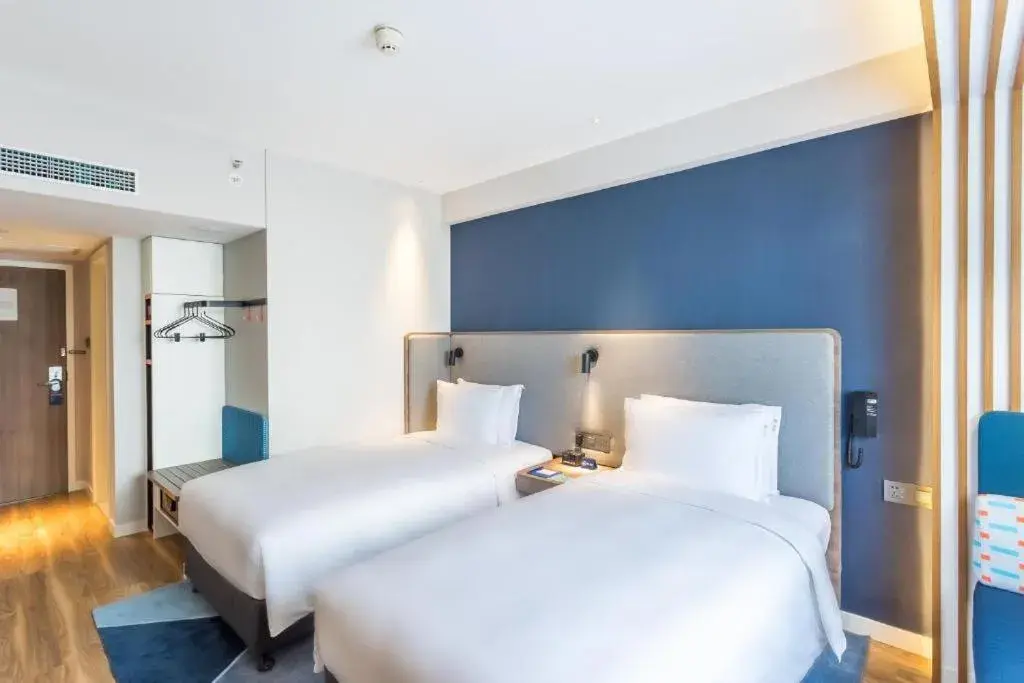 View (from property/room), Bed in Holiday Inn Express Xi'an Ancient Town West by IHG View (from property/room), Bed in Holiday Inn Express Xi'an Ancient Town West by IHG