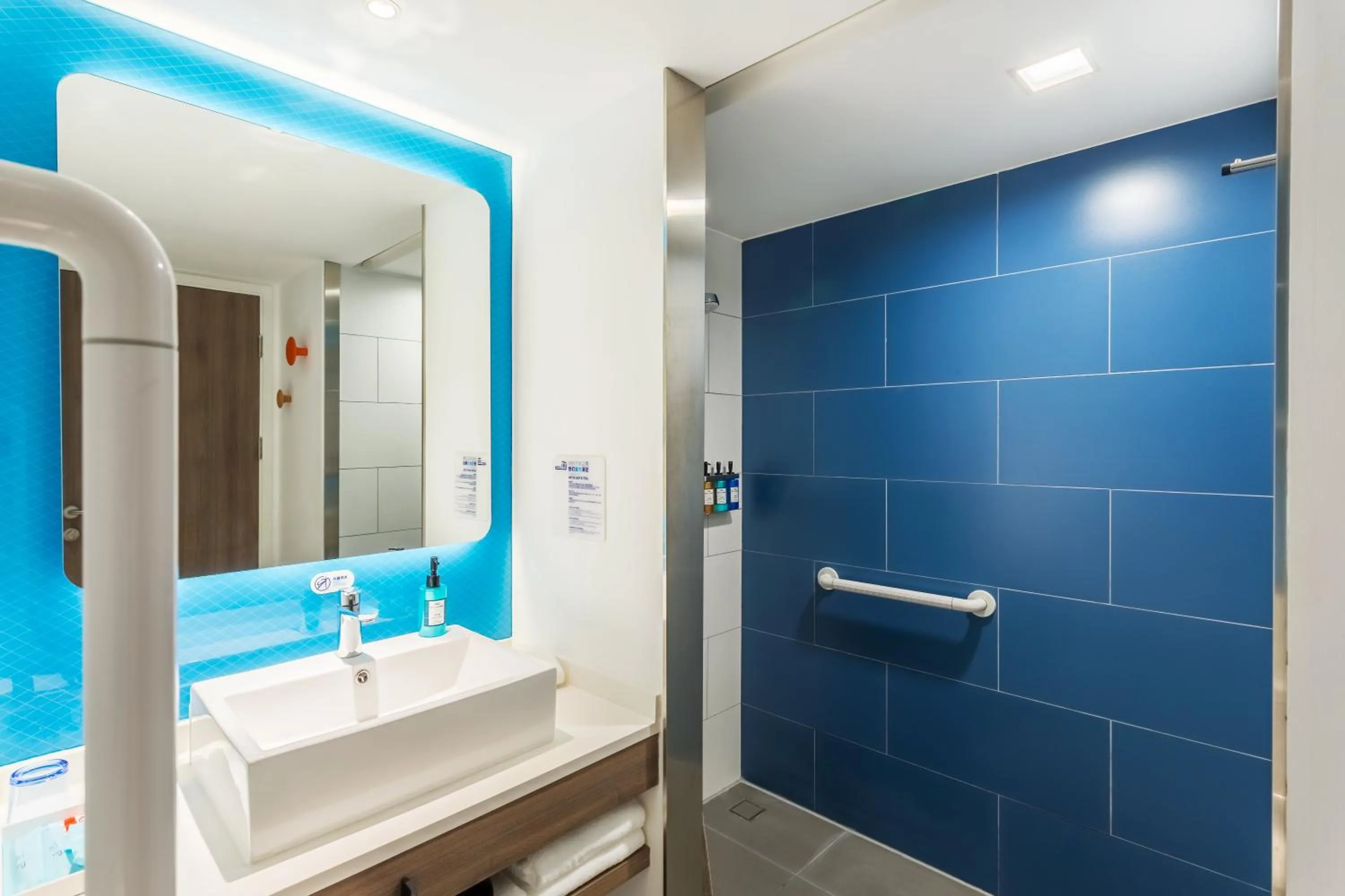 Photo of the whole room in Holiday Inn Express Xi'an Ancient Town West by IHG