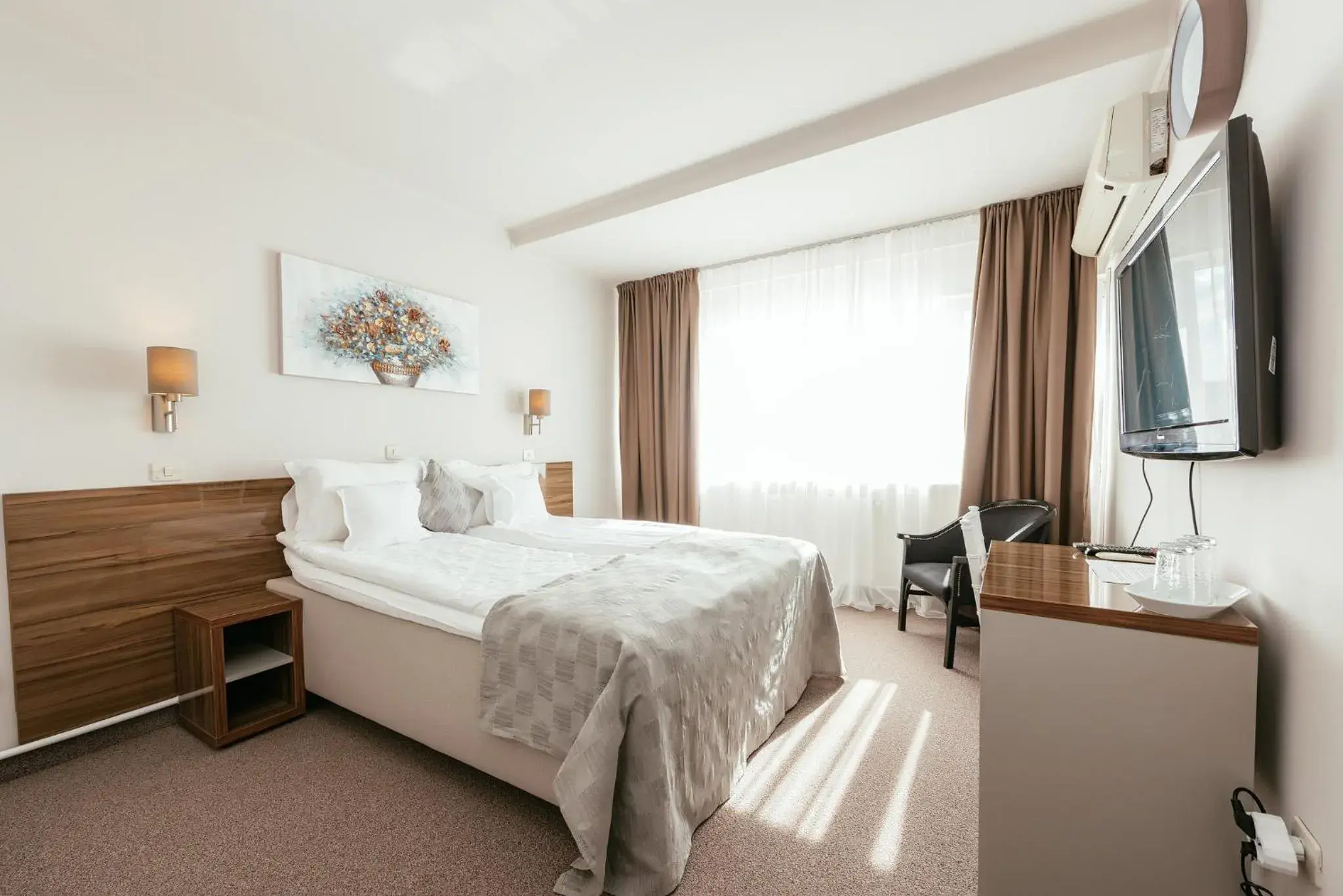 Suite with Pool View in Riviera by Queens Hotel and Resort Suite with Pool View in Riviera by Queens Hotel and Resort