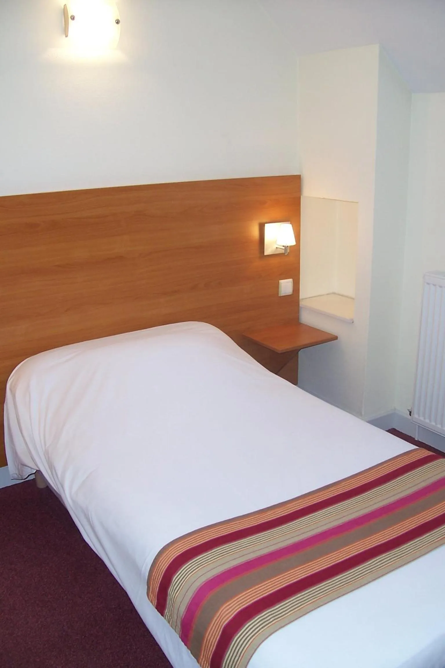 Bed in Hôtel de Paris - Dijon Centre Gare