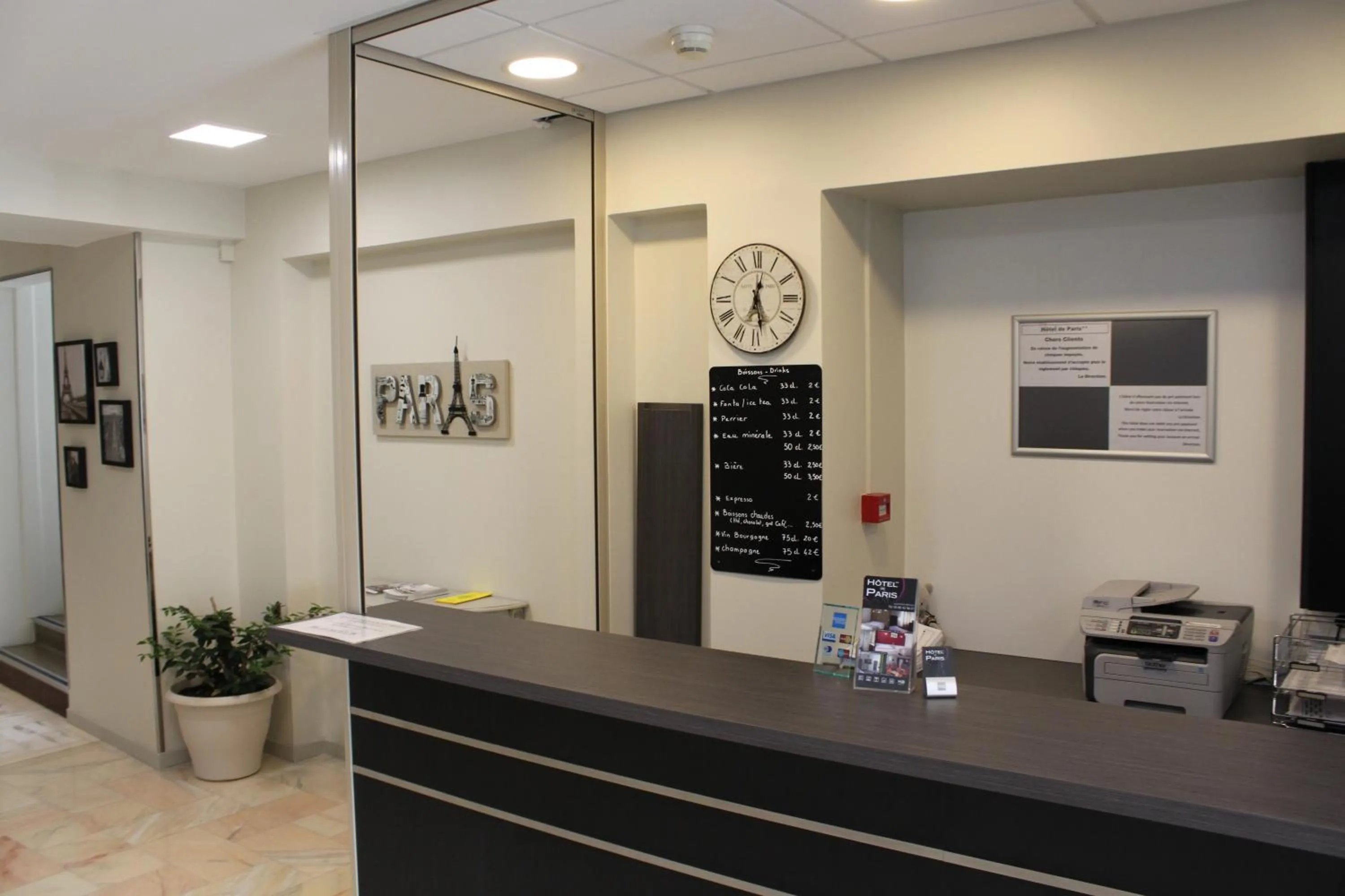 Lobby or reception in Hôtel de Paris - Dijon Centre Gare