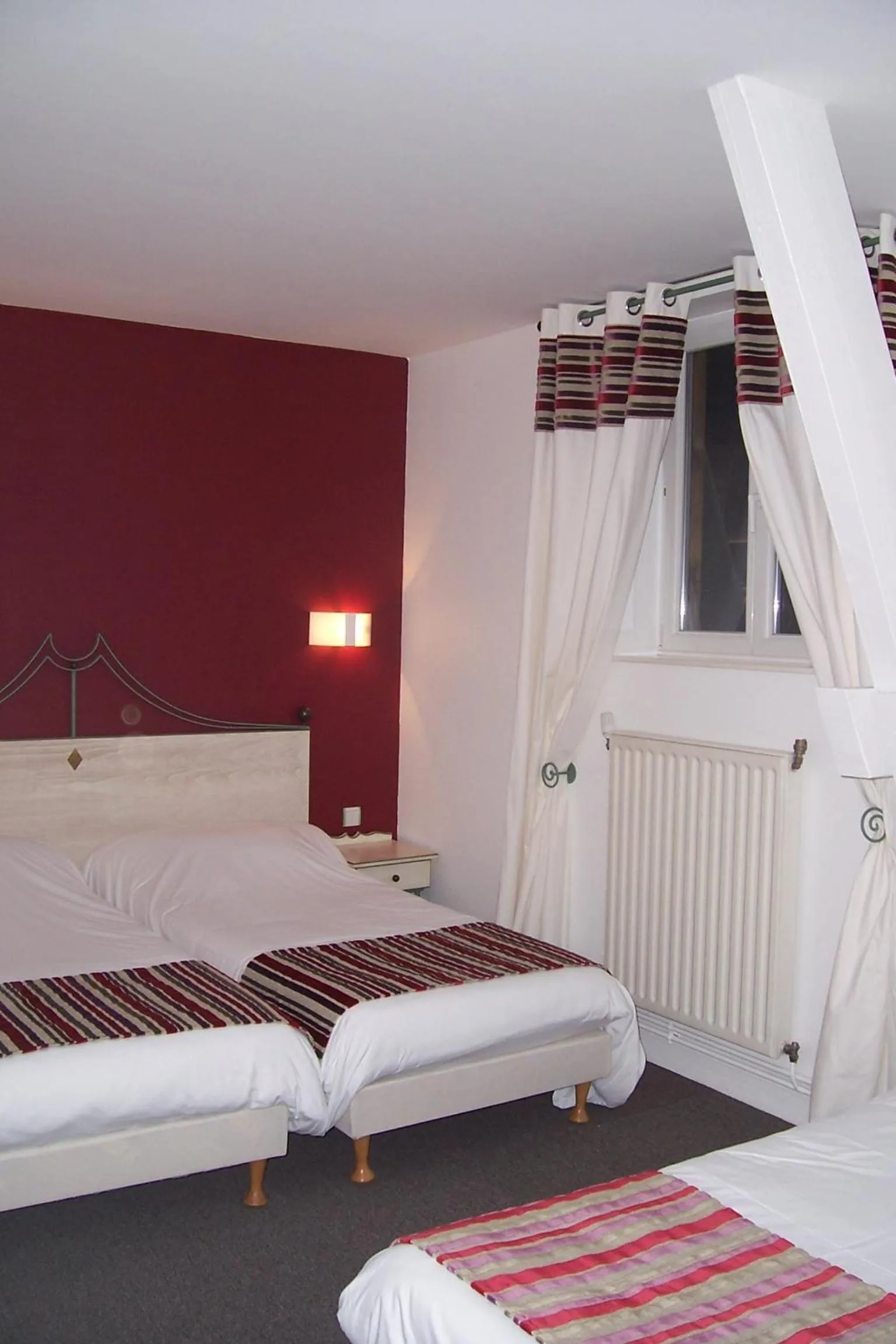 Bed in Hôtel de Paris - Dijon Centre Gare
