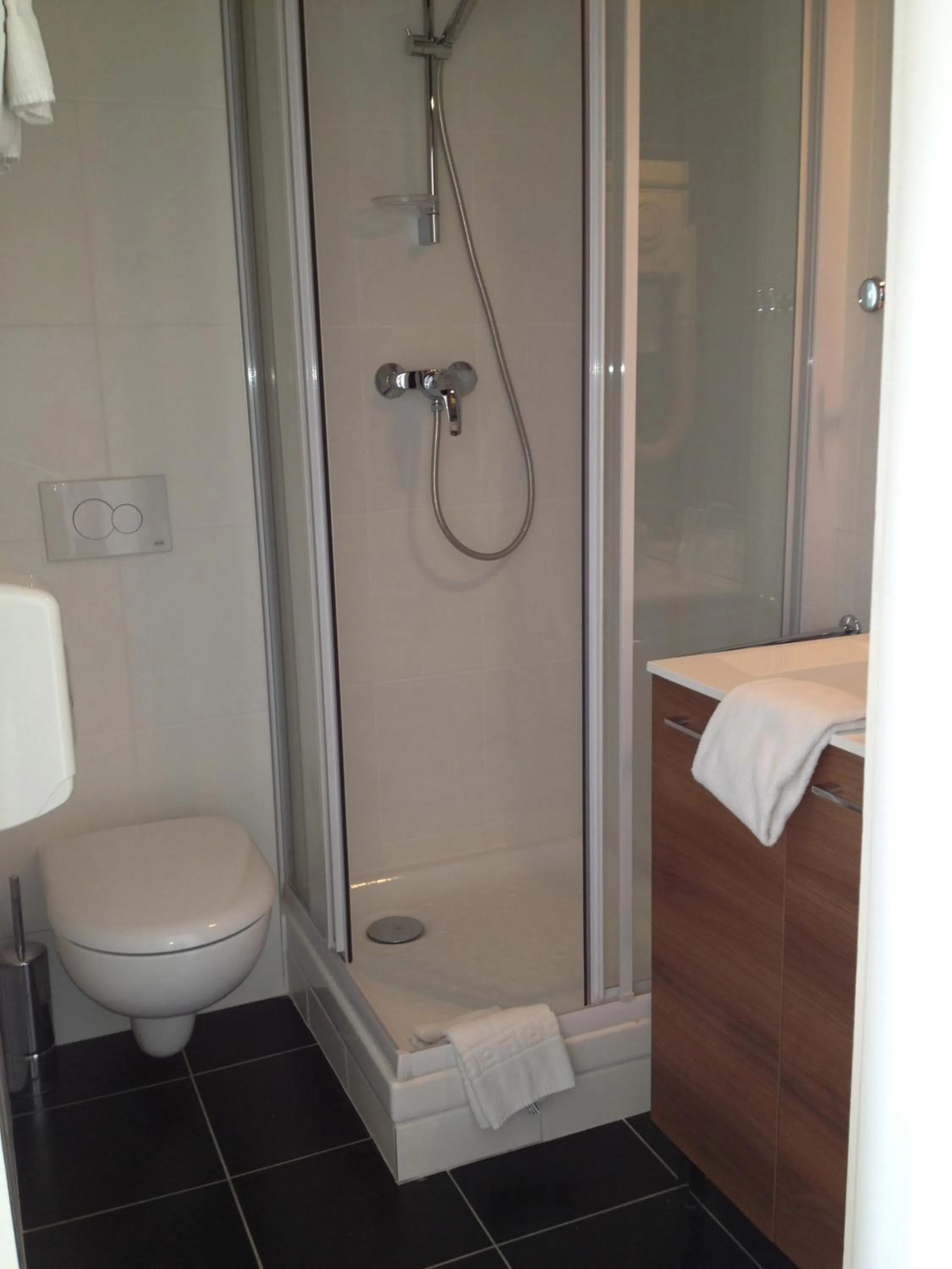 Bathroom in Hôtel de Paris - Dijon Centre Gare