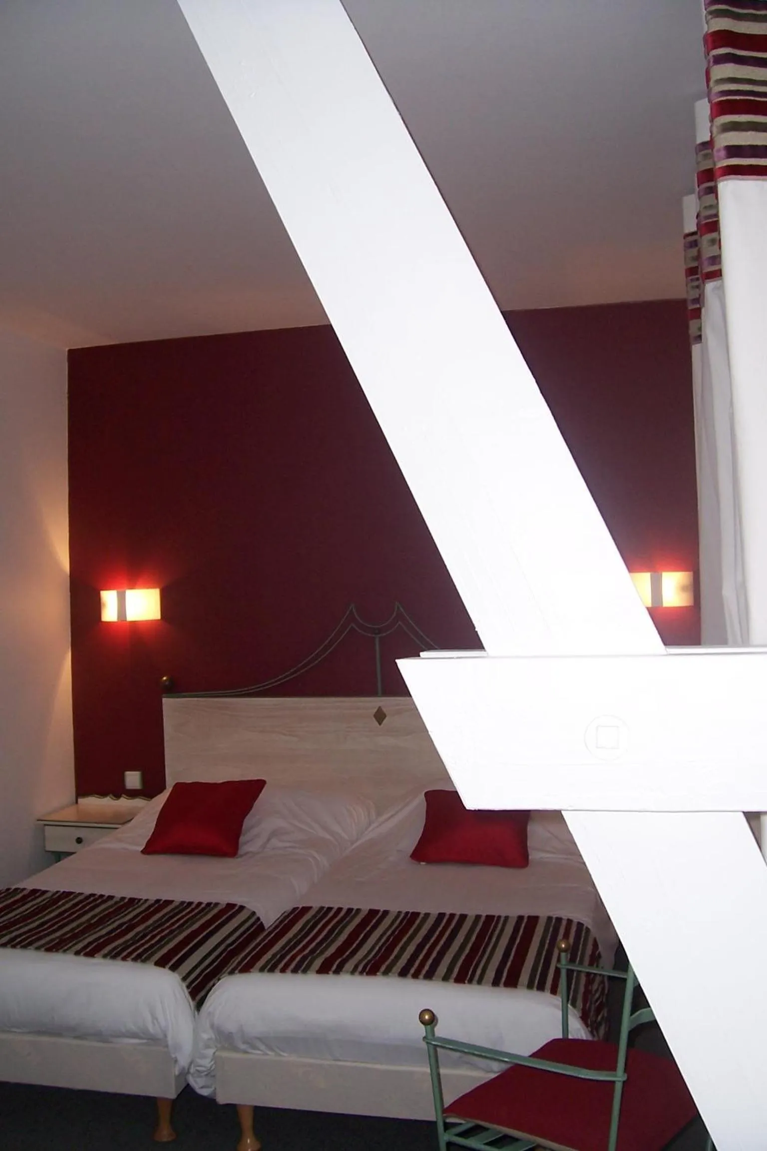 Bed in Hôtel de Paris - Dijon Centre Gare