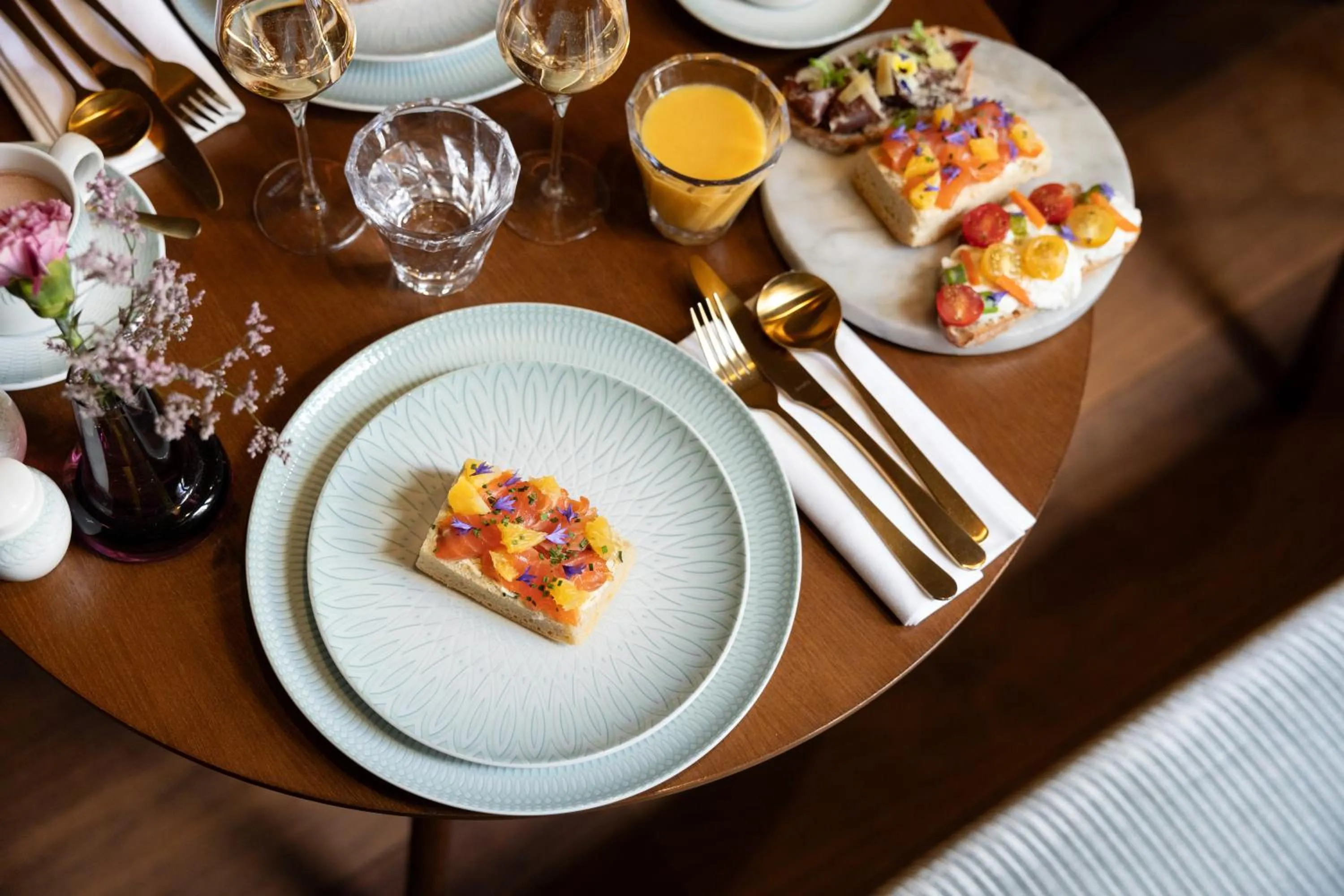 Food and drinks in Maison Colbert Member of Meliá Collection Notre-Dame