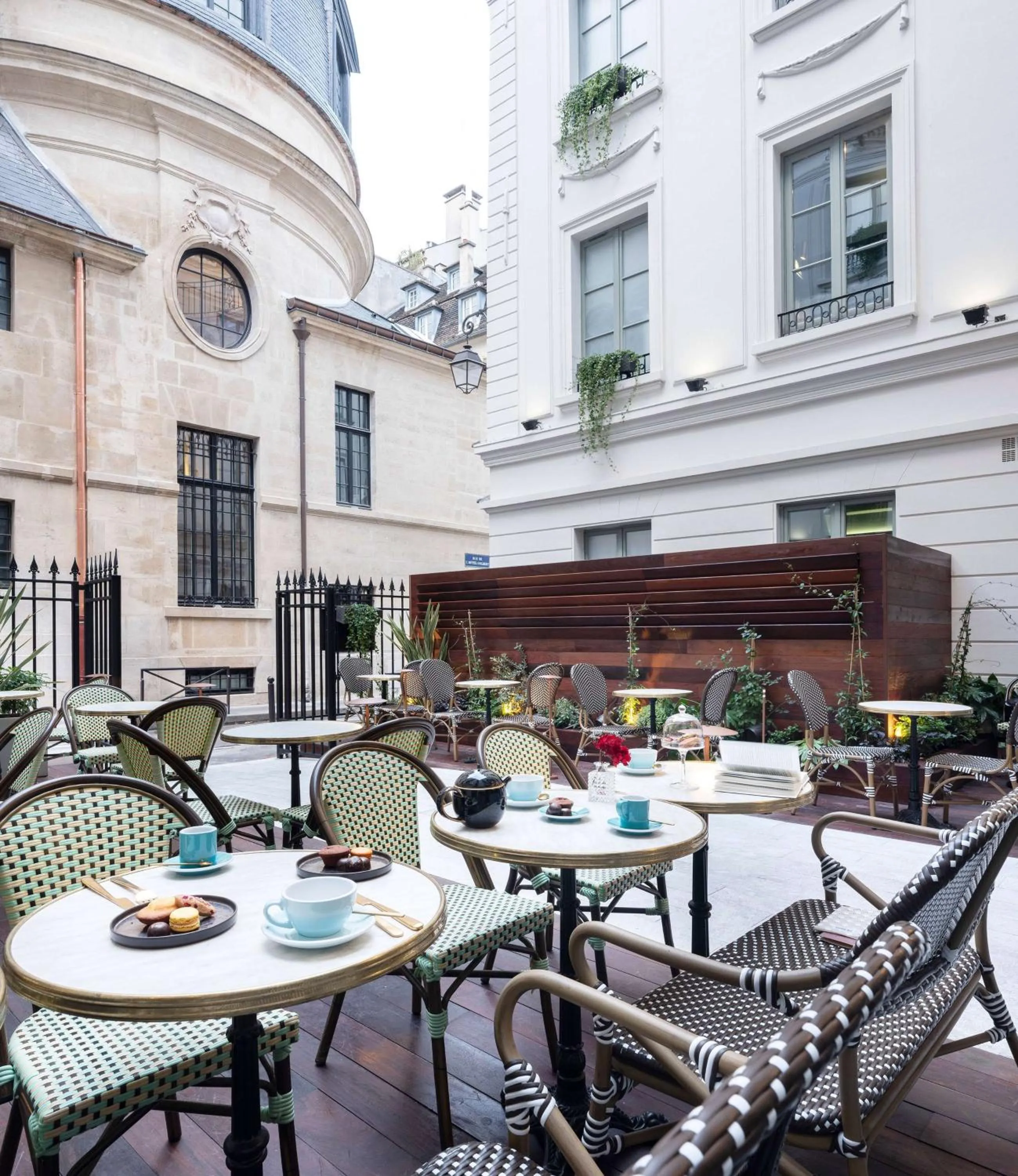 Restaurant/places to eat in Maison Colbert Member of Meliá Collection Notre-Dame