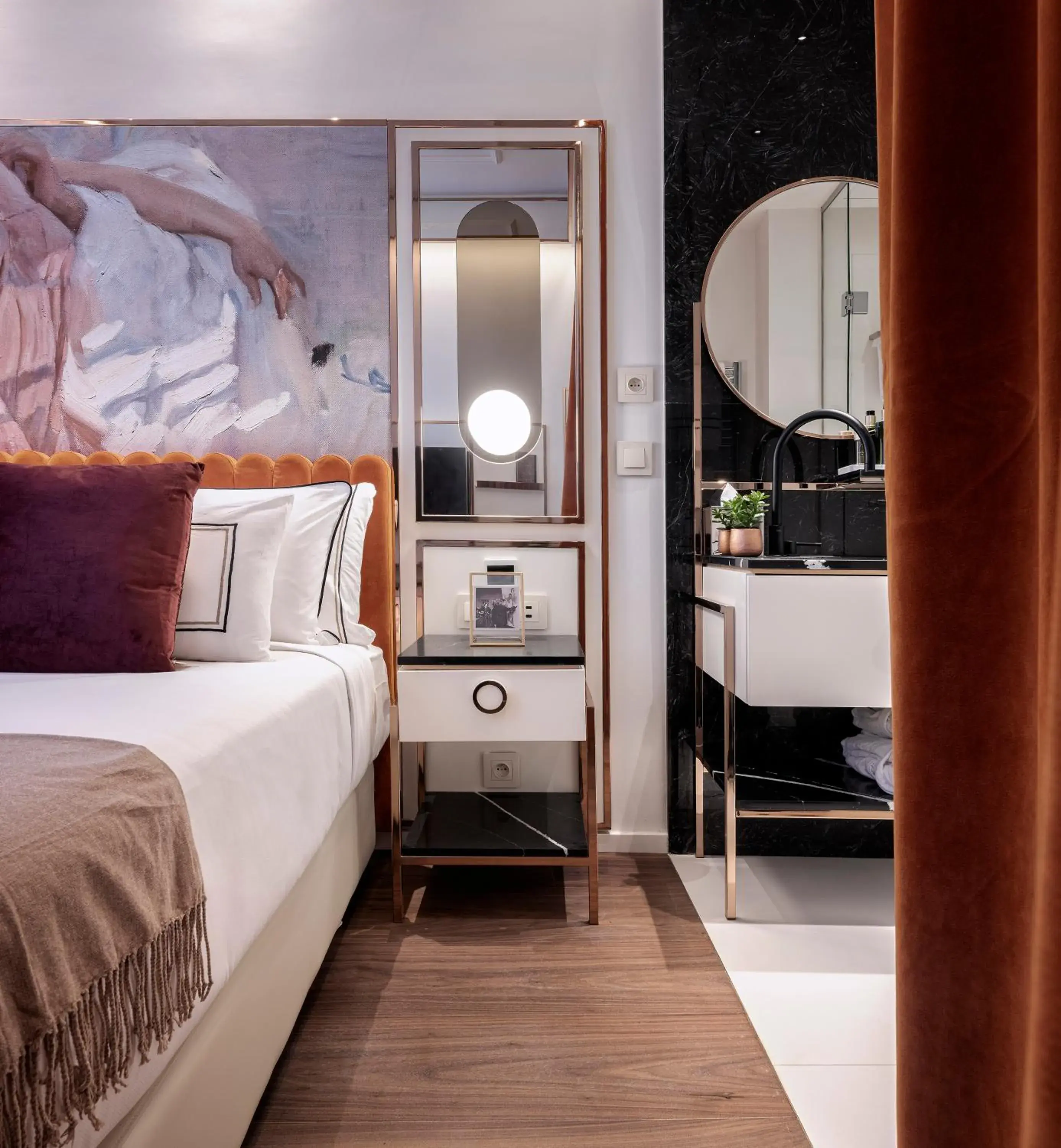 Bed in Maison Colbert Member of Meliá Collection Notre-Dame Bed in Maison Colbert Member of Meliá Collection Notre-Dame