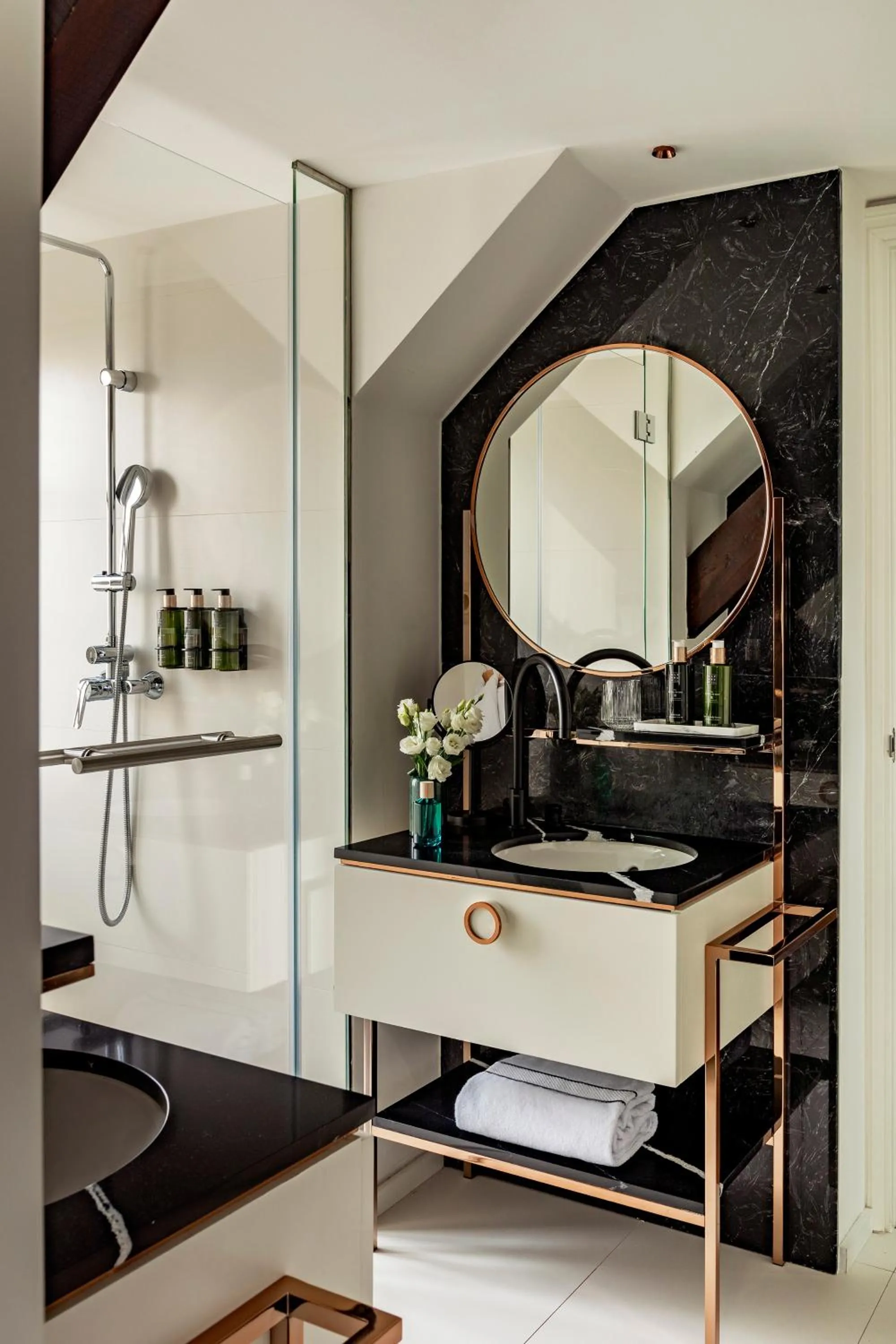 Bathroom in Maison Colbert Member of Meliá Collection Notre-Dame