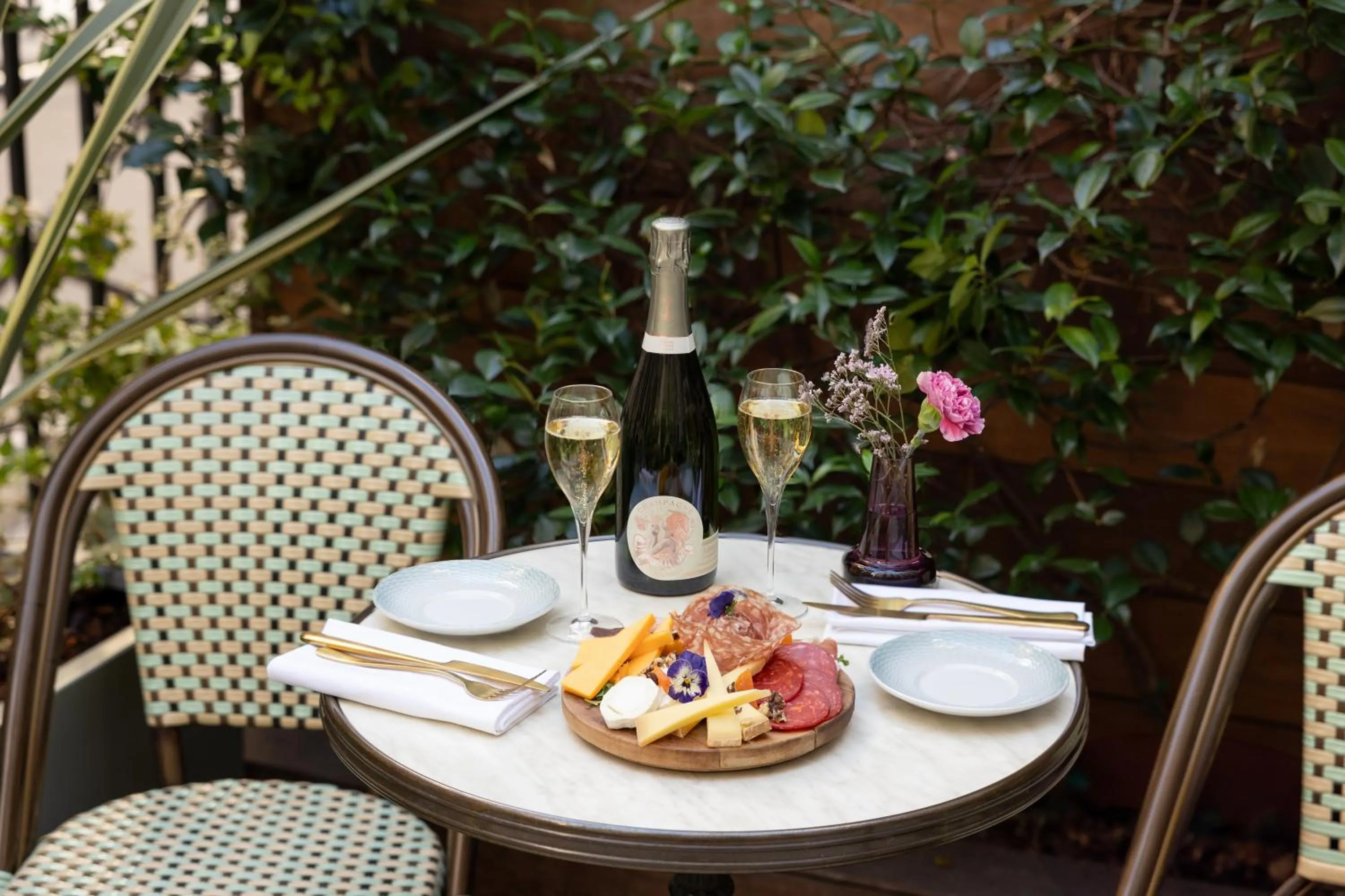 Food and drinks in Maison Colbert Member of Meliá Collection Notre-Dame