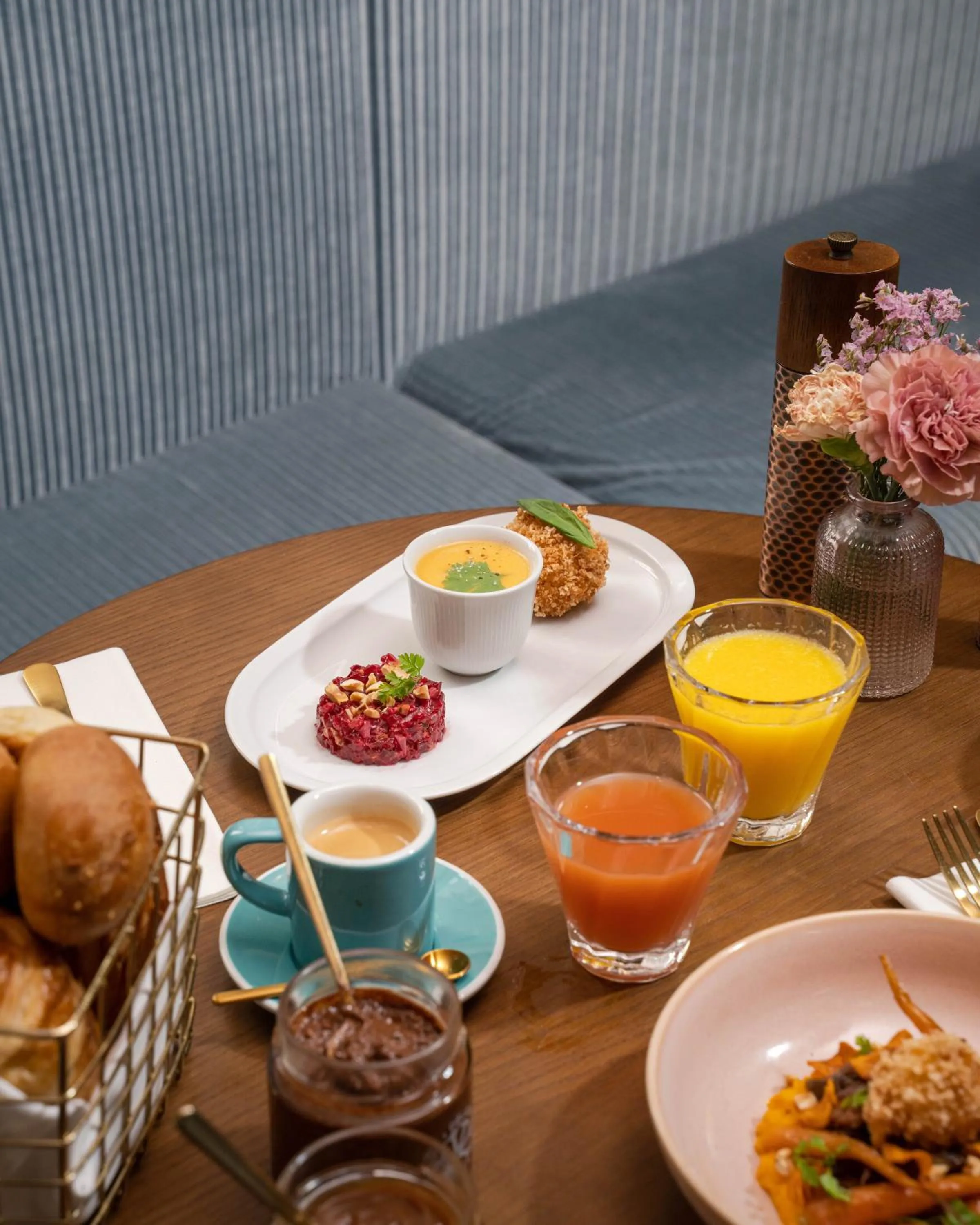 Restaurant/places to eat in Maison Colbert Member of Meliá Collection Notre-Dame