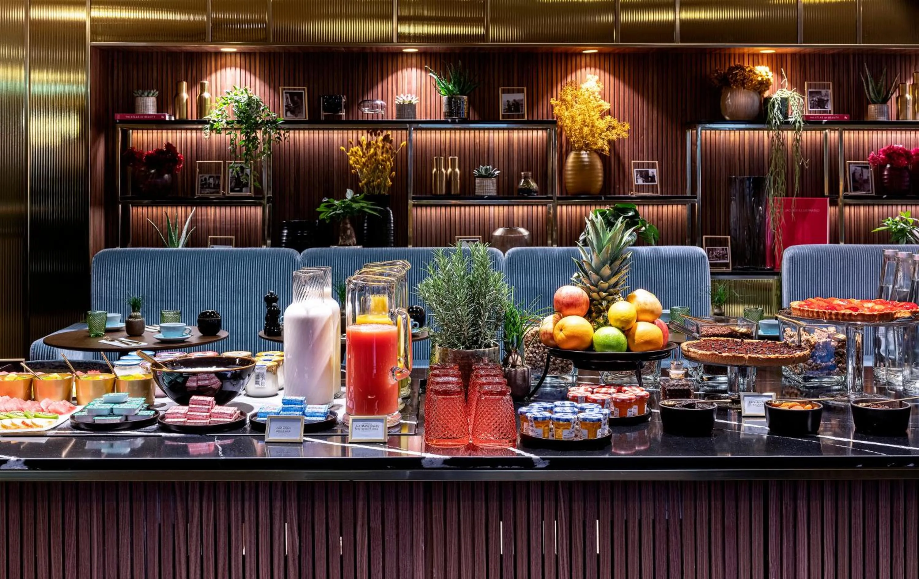 Food and drinks in Maison Colbert Member of Meliá Collection Notre-Dame