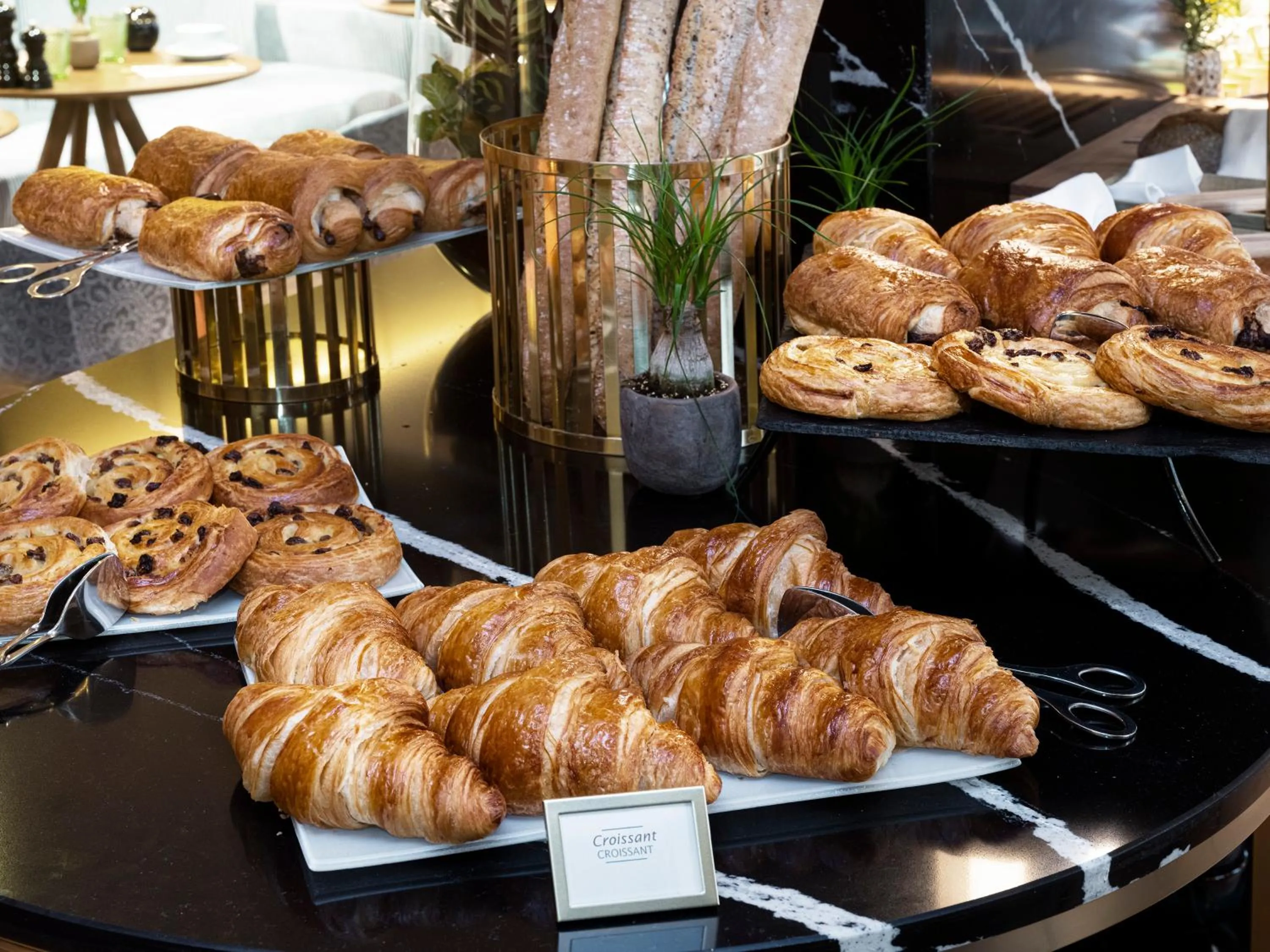 Food and drinks in Maison Colbert Member of Meliá Collection Notre-Dame