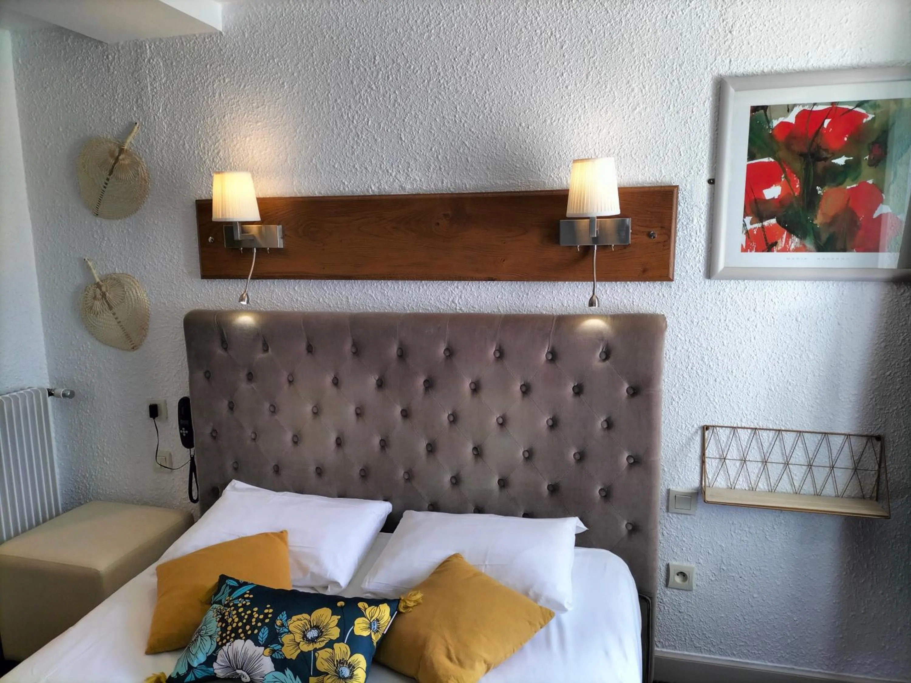 Photo of the whole room, Bed in Logis HOTEL RESTAURANT La Régence