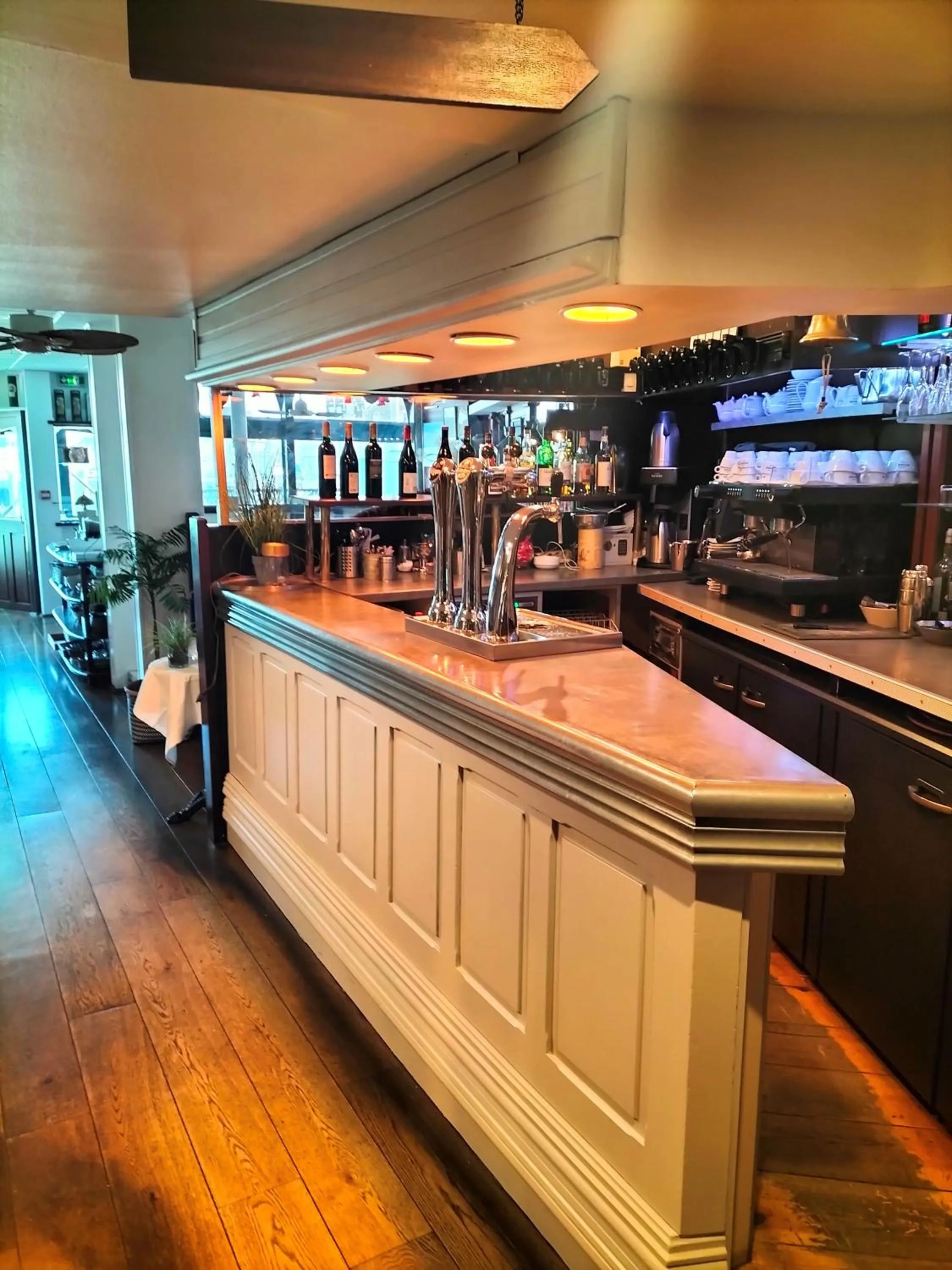 Lounge or bar in Logis HOTEL RESTAURANT La Régence