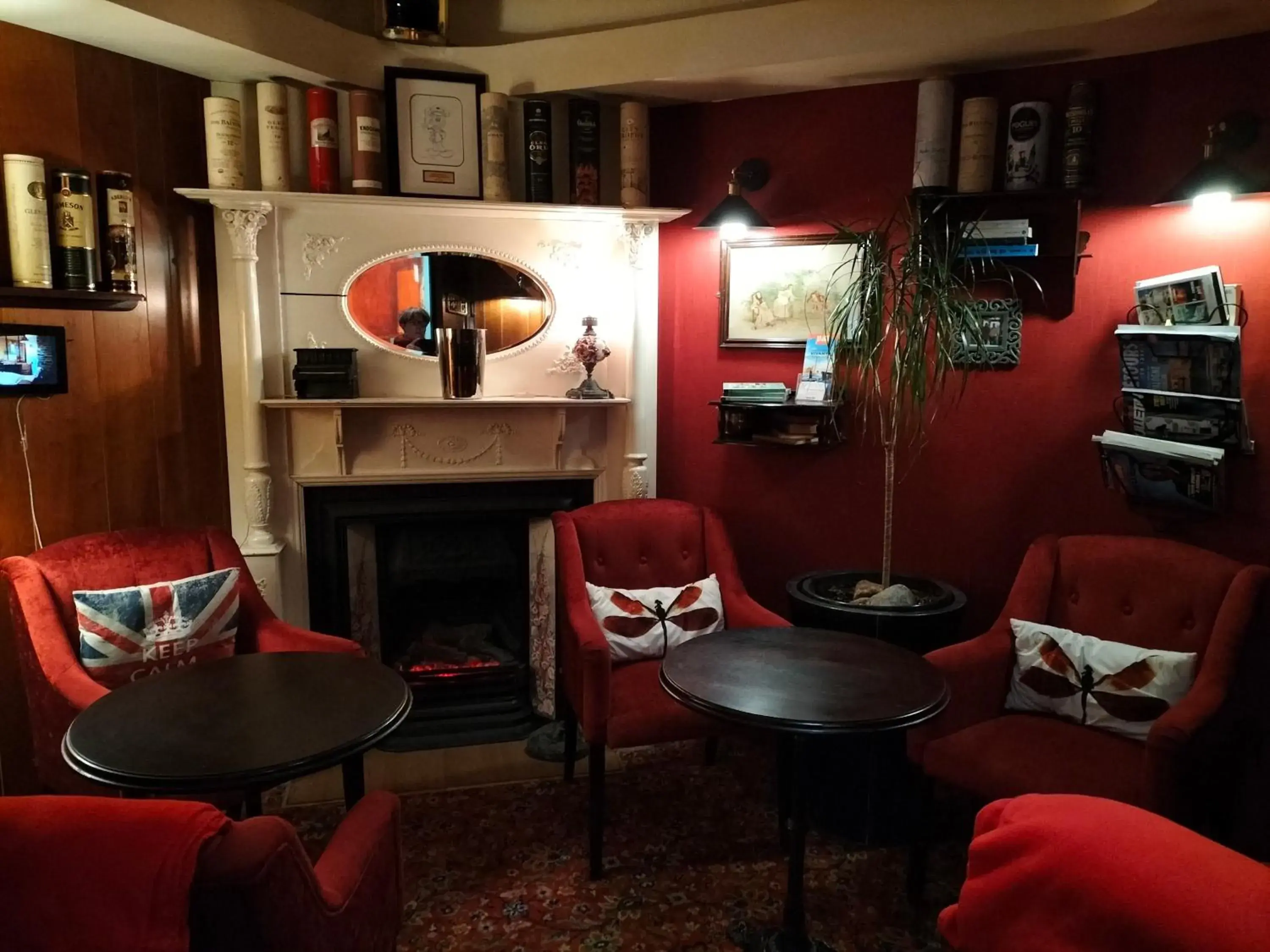 Seating area in Logis HOTEL RESTAURANT La Régence Seating area in Logis HOTEL RESTAURANT La Régence