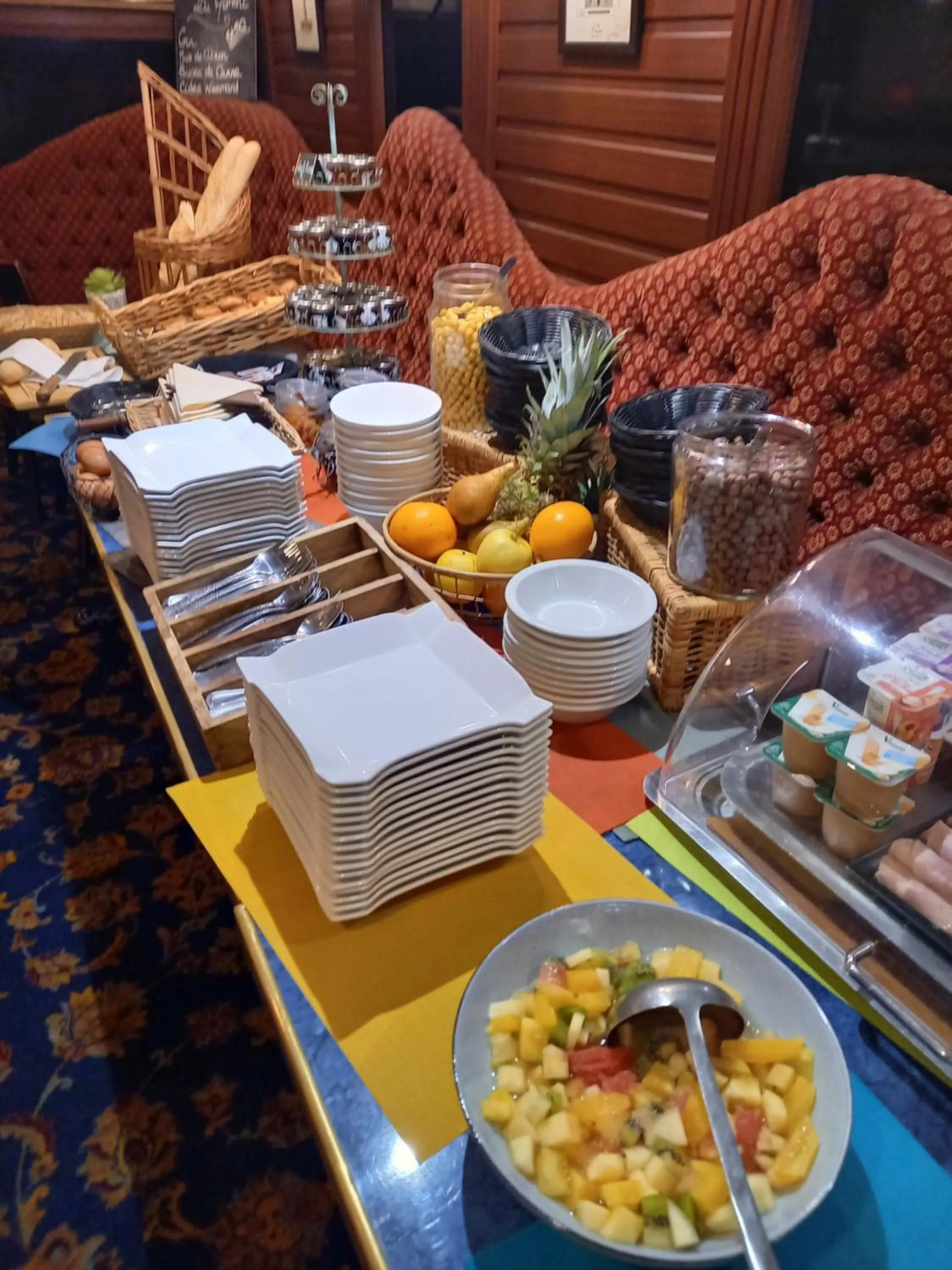 Buffet breakfast in Logis HOTEL RESTAURANT La Régence