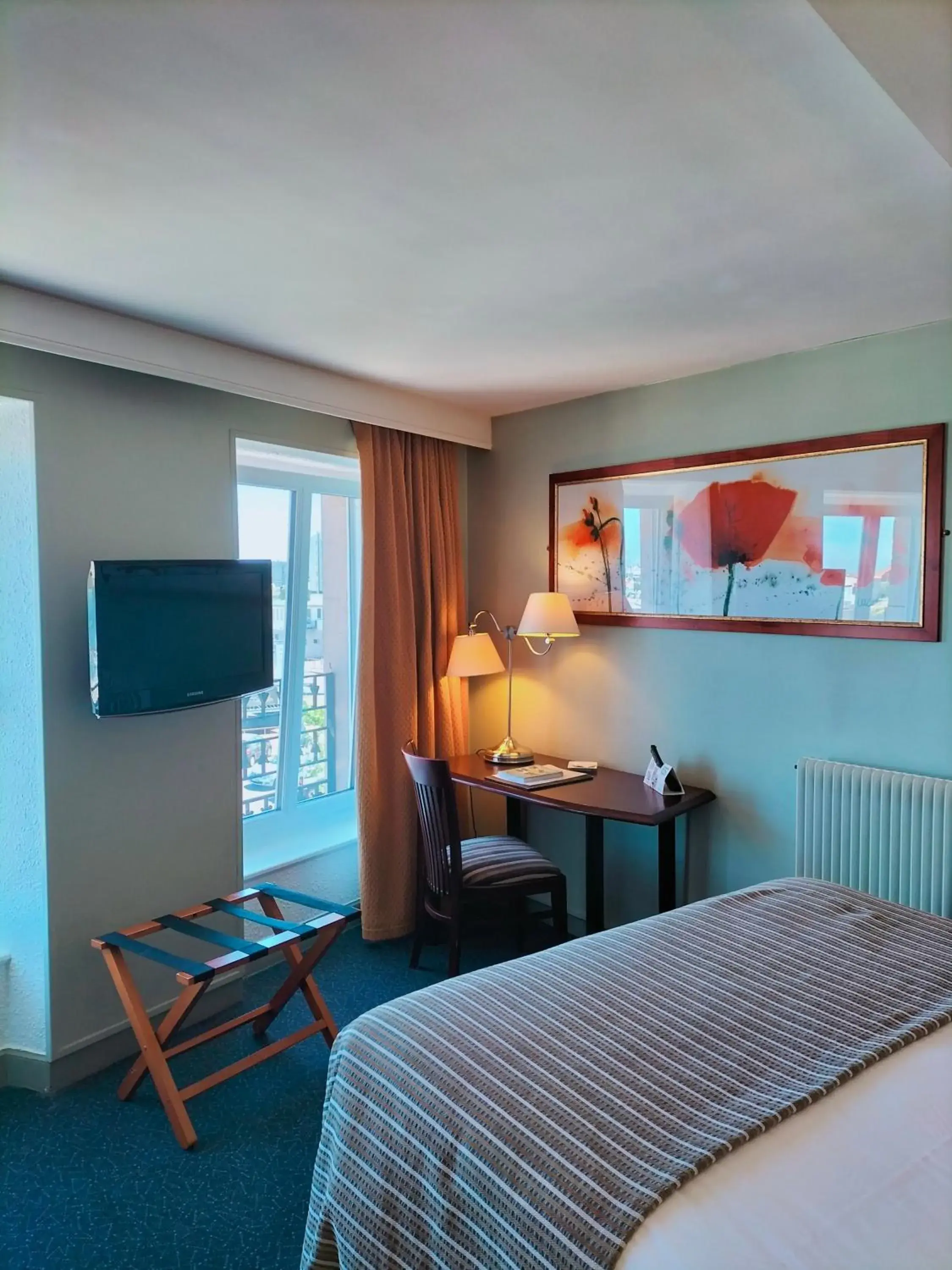 Comfort Double or Twin Room with Harbor View in Logis HOTEL RESTAURANT La Régence Comfort Double or Twin Room with Harbor View in Logis HOTEL RESTAURANT La Régence
