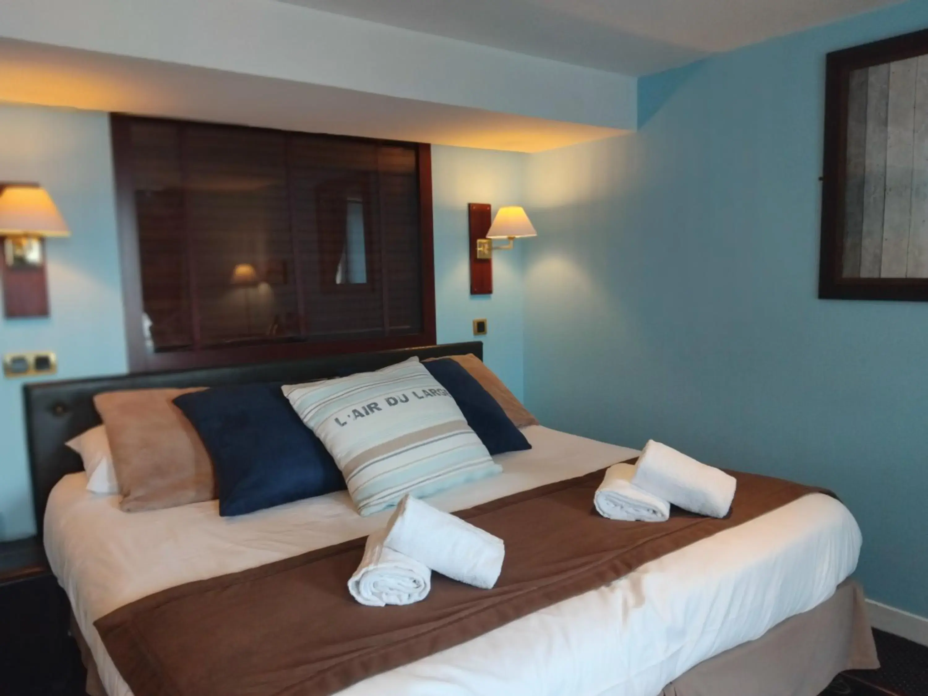 Bedroom, Bed in Logis HOTEL RESTAURANT La Régence Bedroom, Bed in Logis HOTEL RESTAURANT La Régence