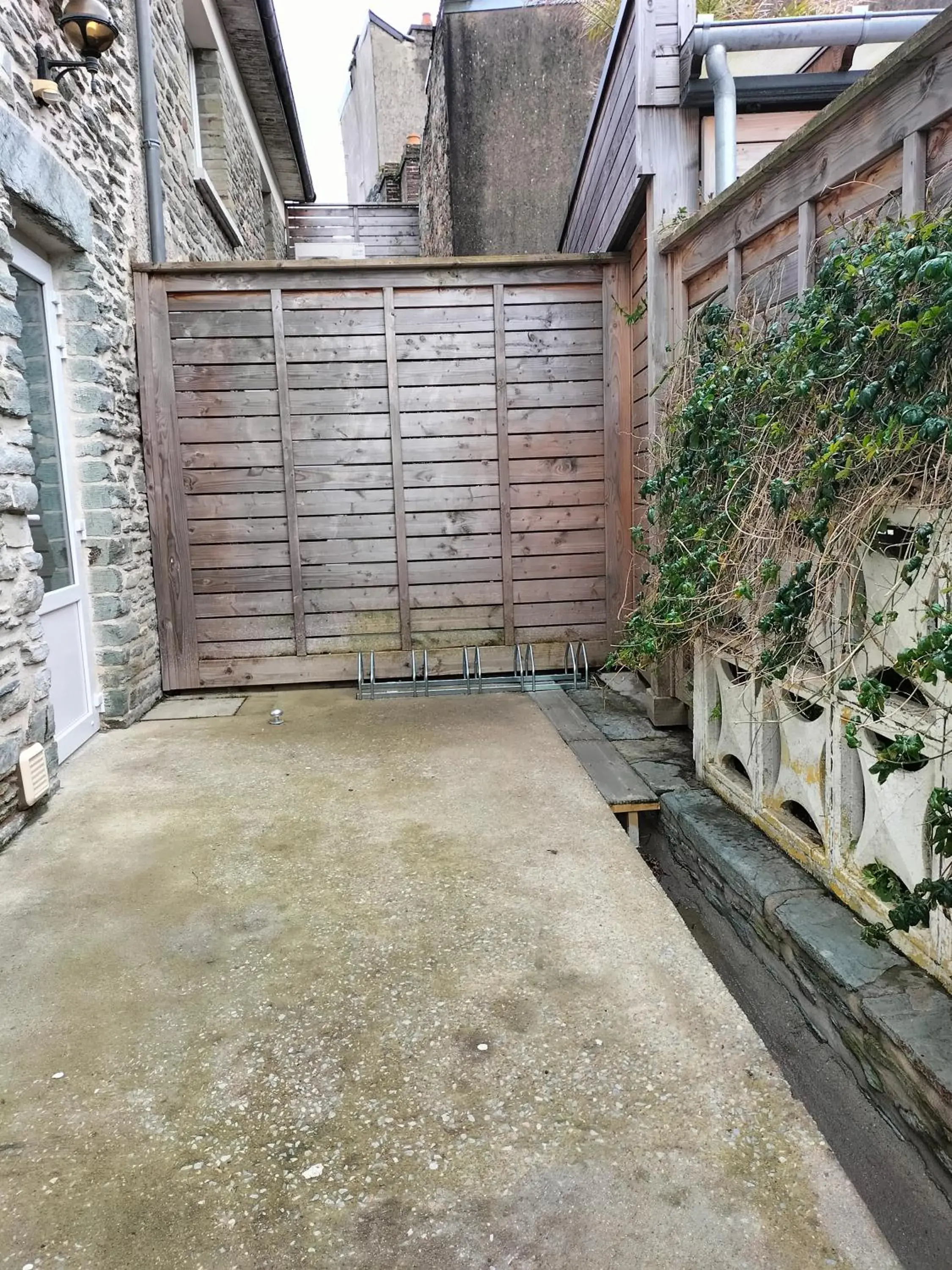 Property building in Logis HOTEL RESTAURANT La Régence Property building in Logis HOTEL RESTAURANT La Régence