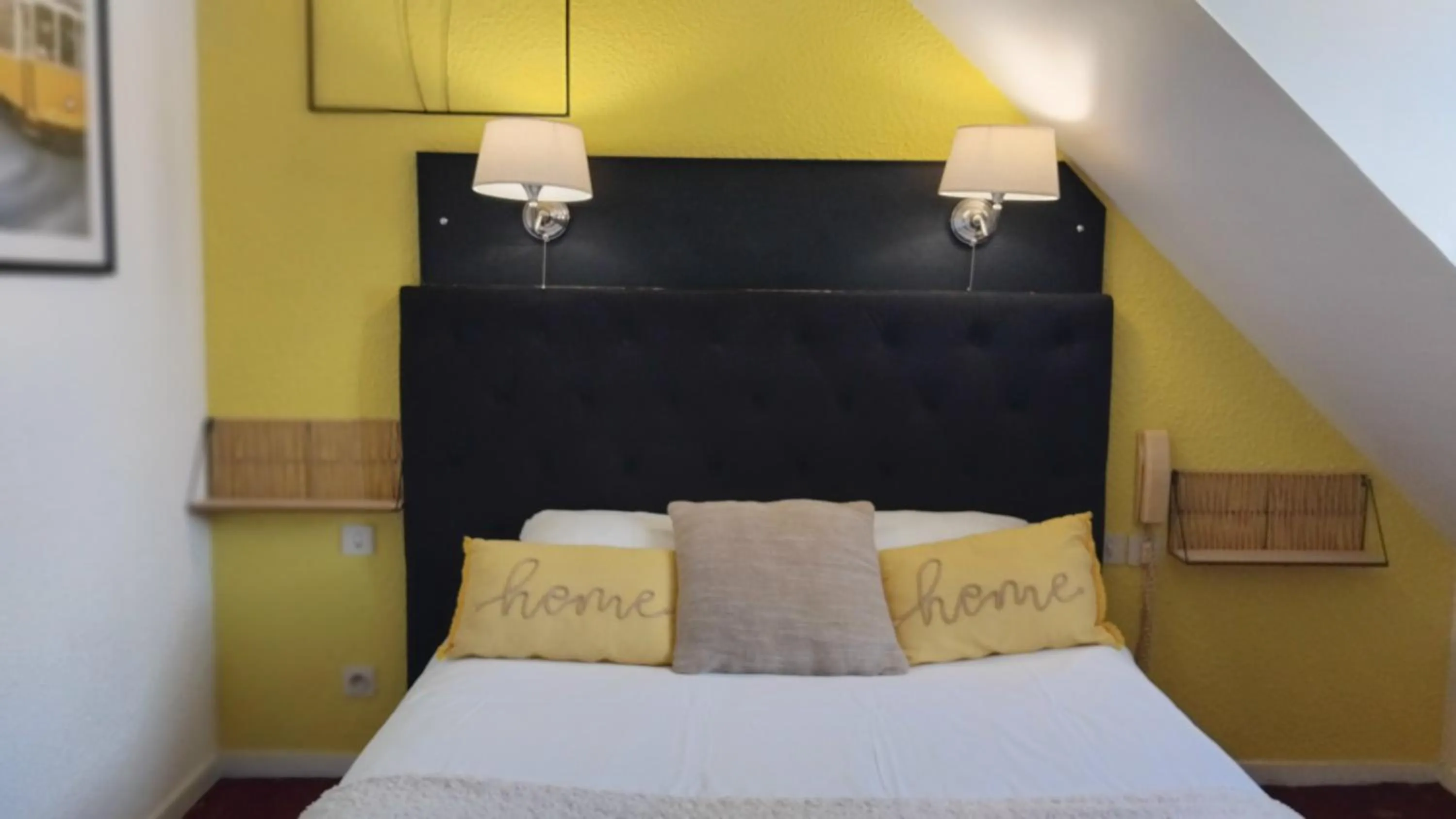 Property building, Bed in Logis HOTEL RESTAURANT La Régence