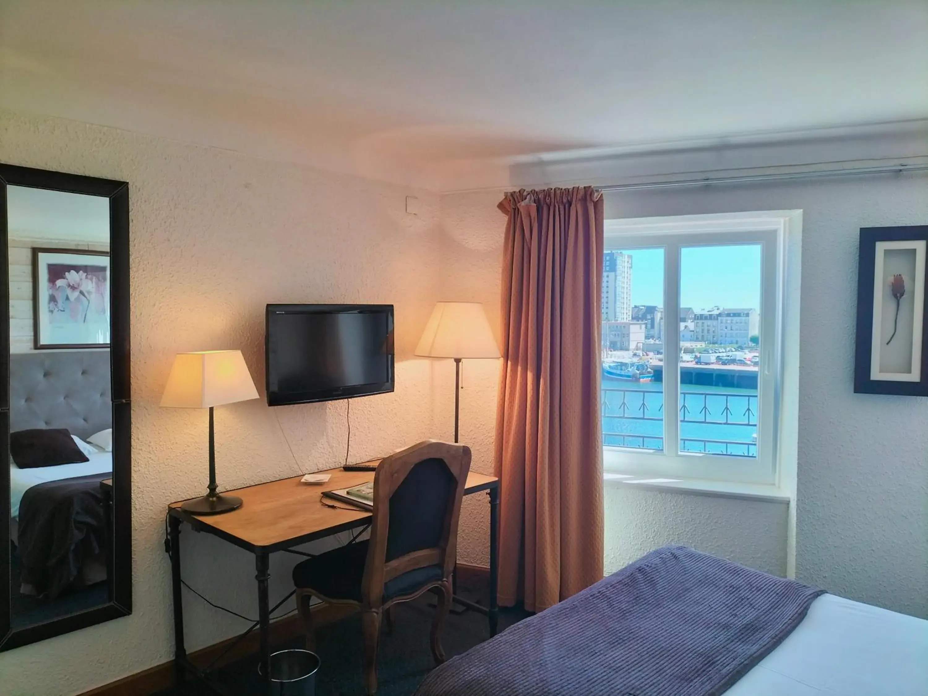 Bedroom, Bed in Logis HOTEL RESTAURANT La Régence Bedroom, Bed in Logis HOTEL RESTAURANT La Régence