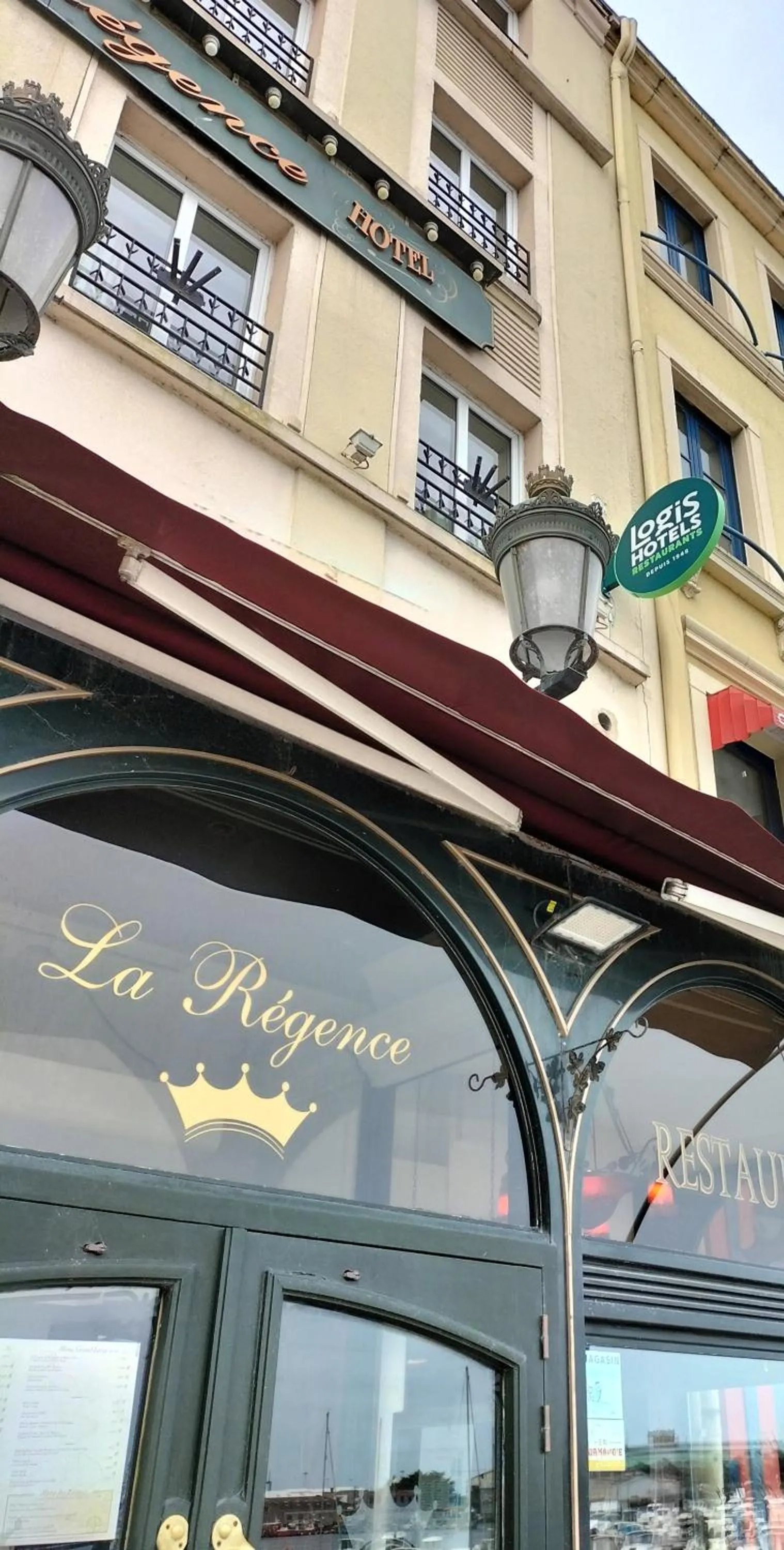 Property building in Logis HOTEL RESTAURANT La Régence