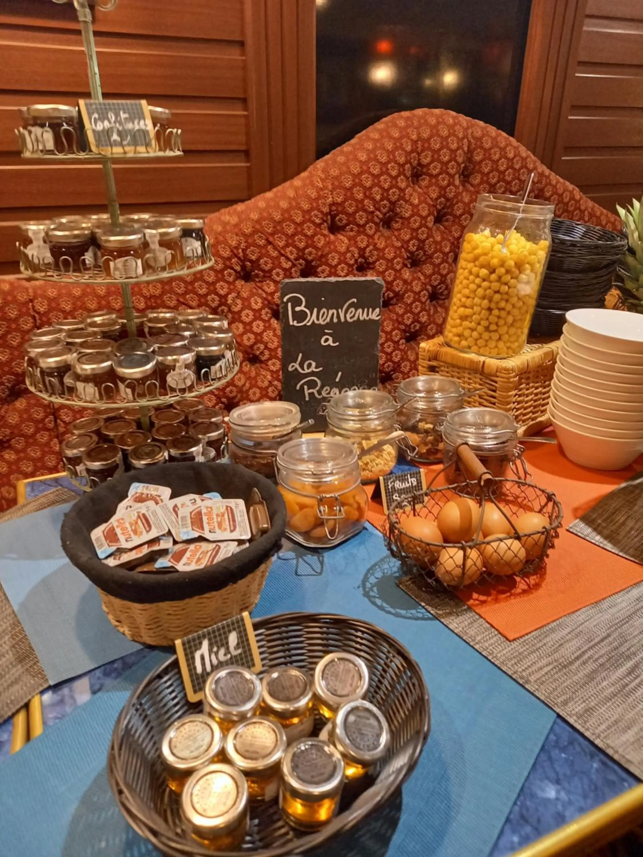 Buffet breakfast in Logis HOTEL RESTAURANT La Régence