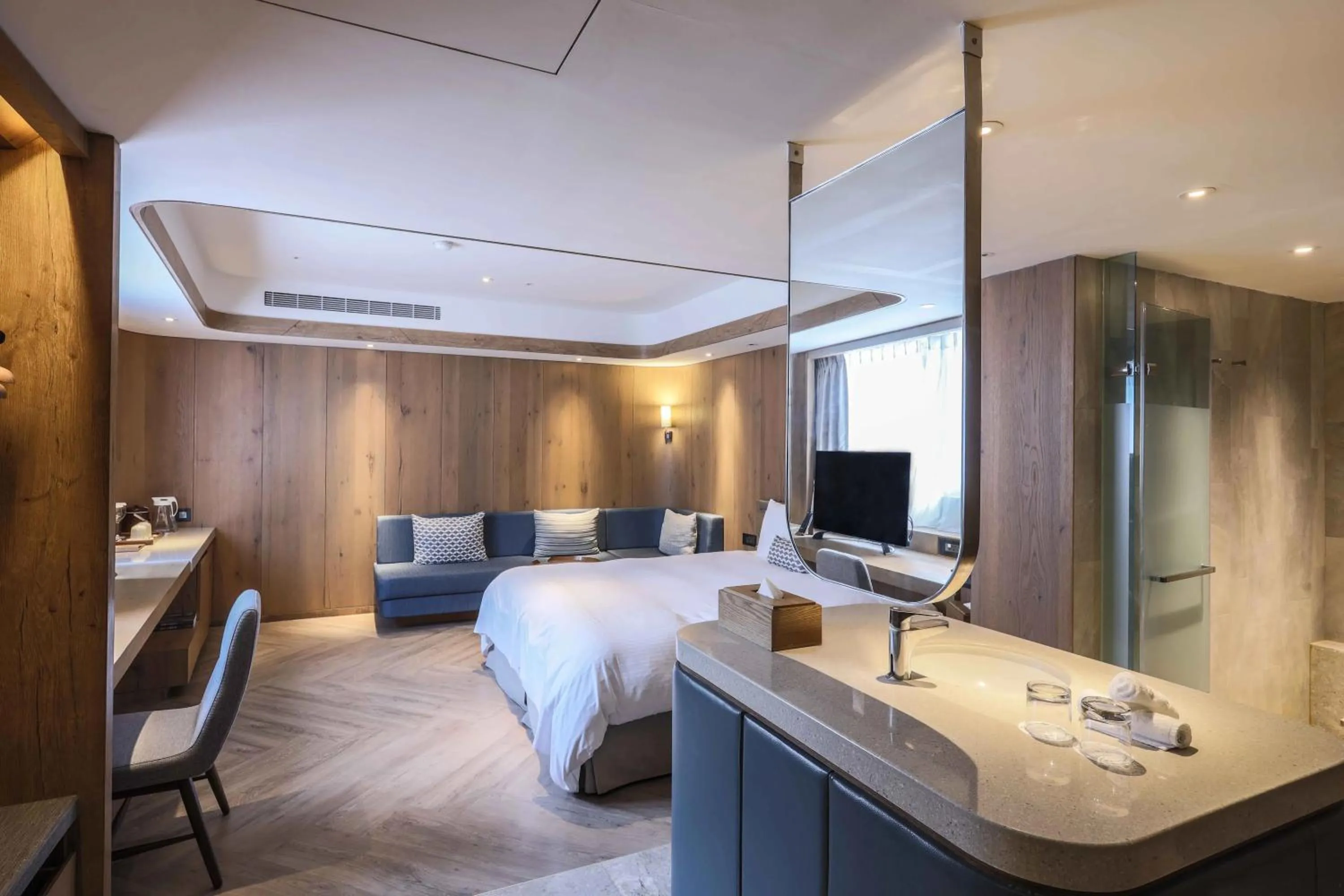 Photo of the whole room, Bed in Hotel Royal Chihpin