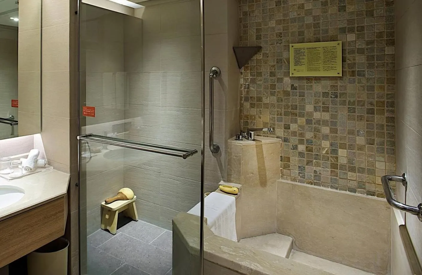 Shower in Hotel Royal Chihpin