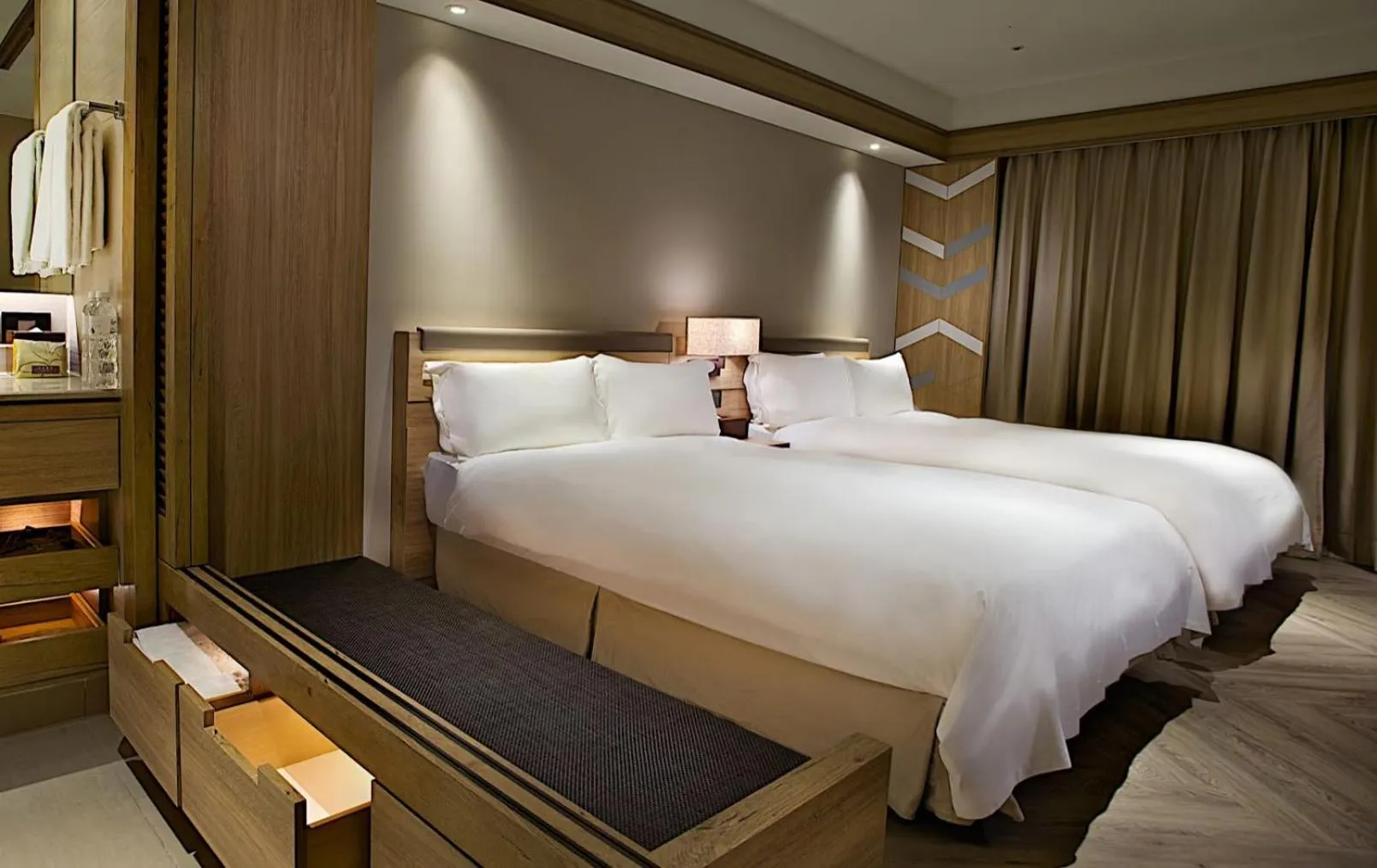 Bathroom, Bed in Hotel Royal Chihpin