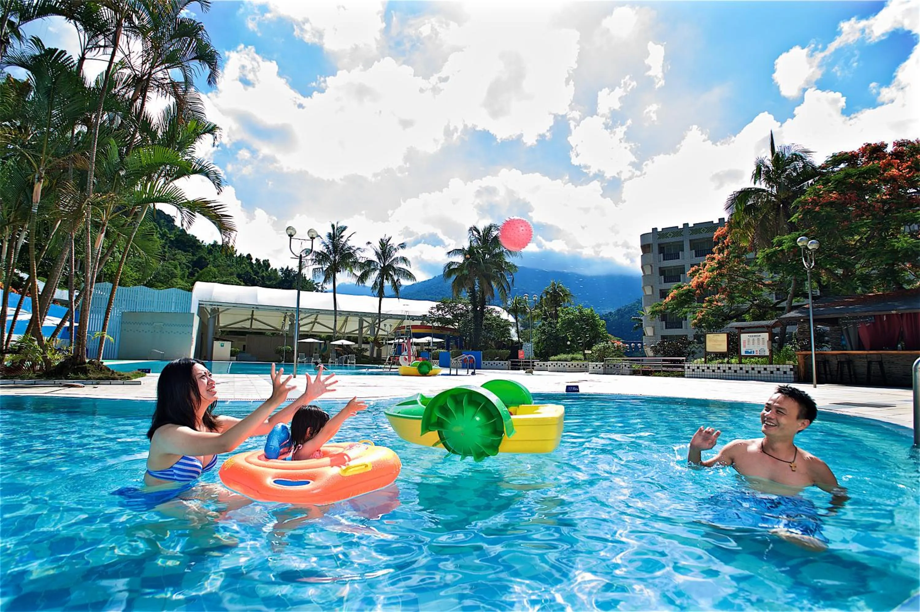 Swimming pool in Hotel Royal Chihpin