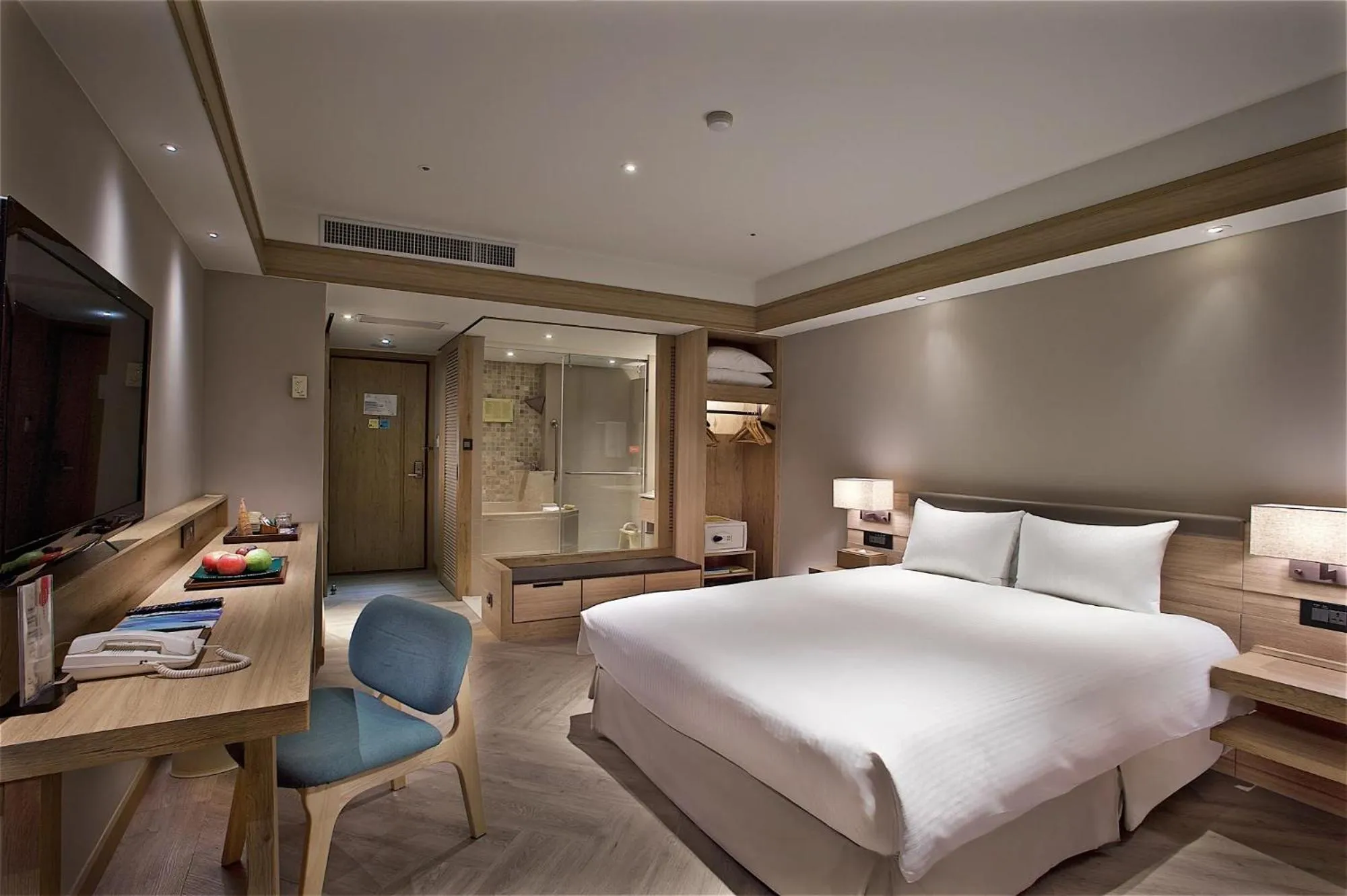 Photo of the whole room, Bed in Hotel Royal Chihpin