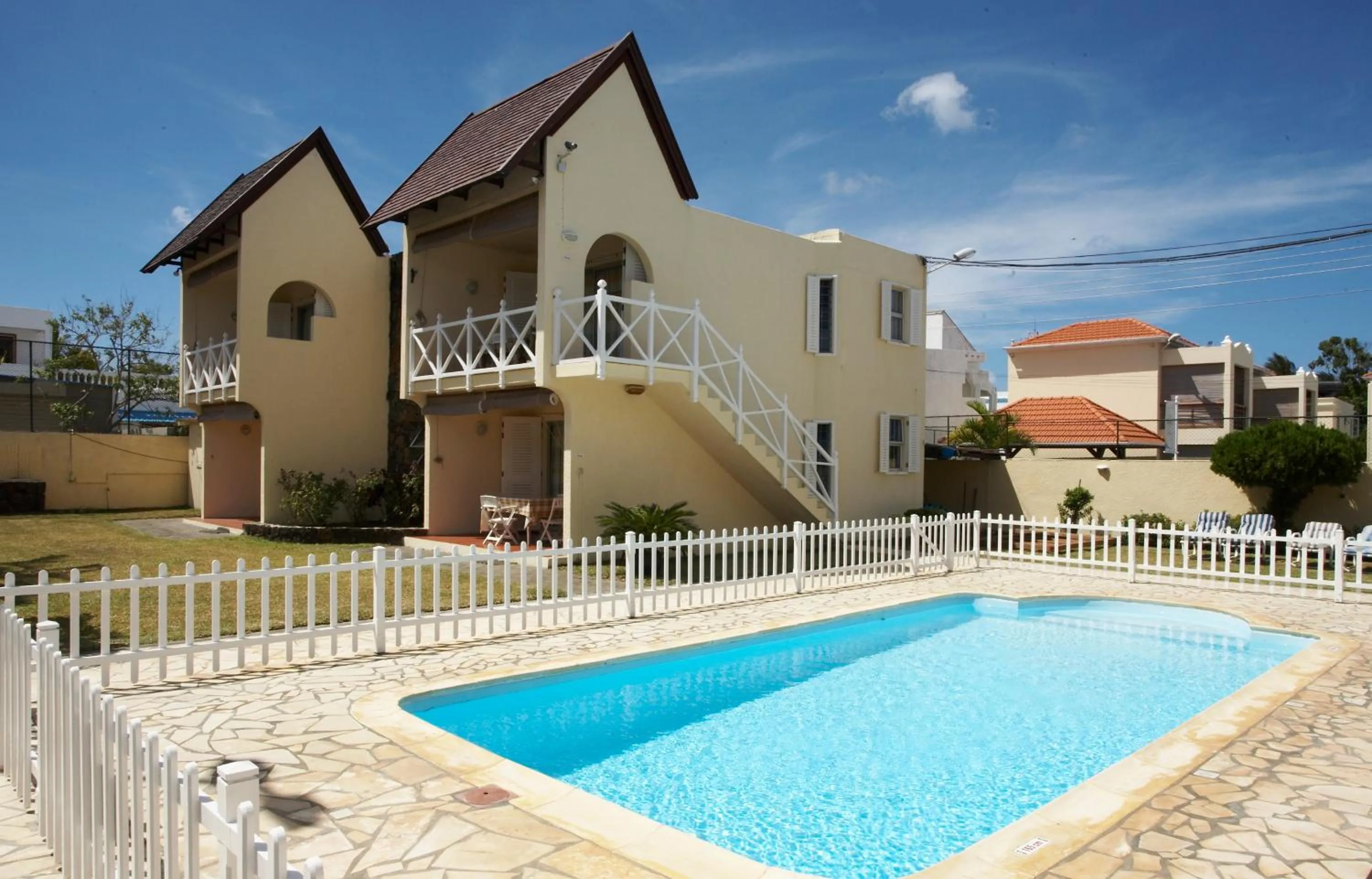 Property building in La Pointe Villas