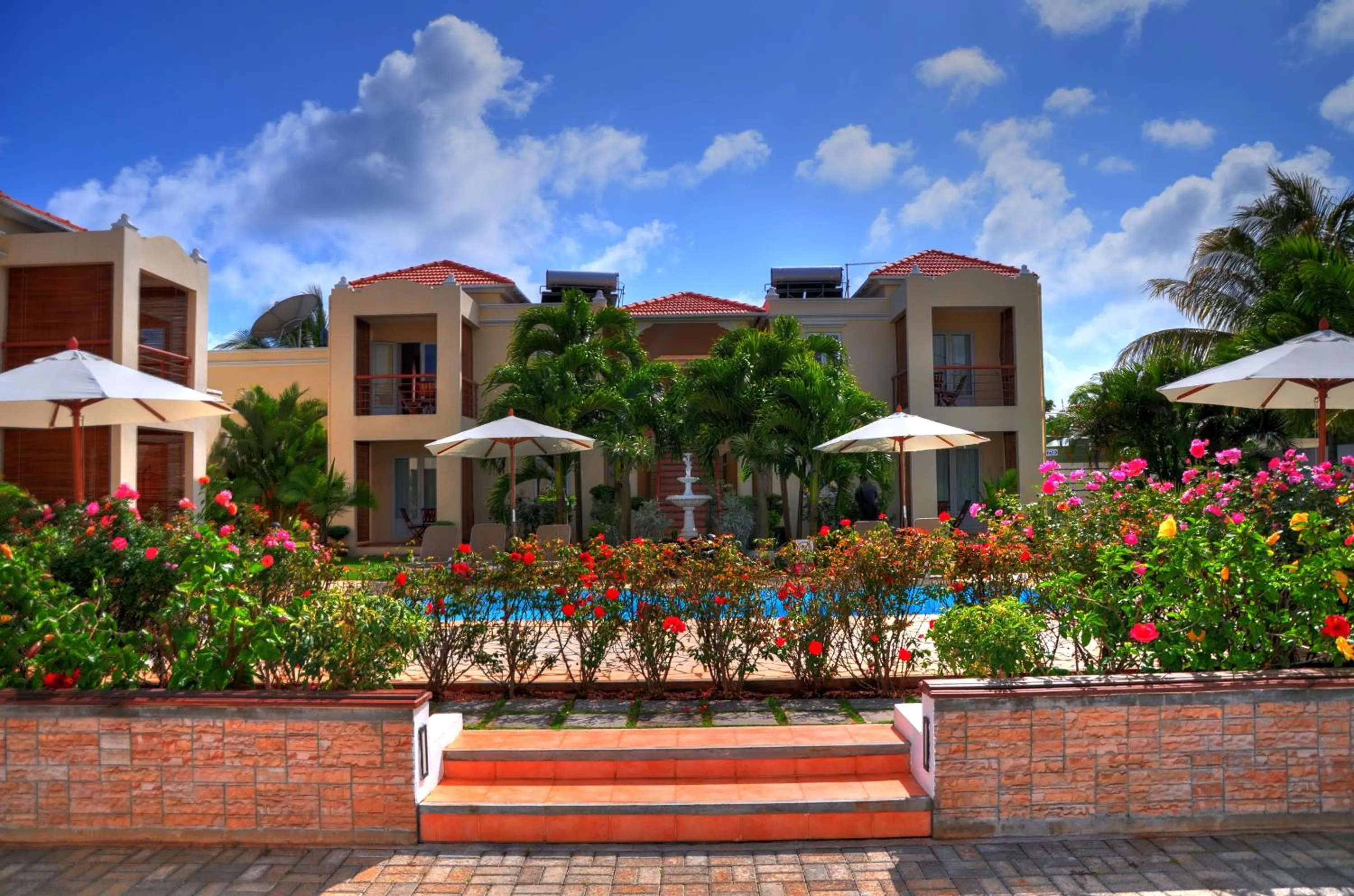 Facade/entrance in La Pointe Villas