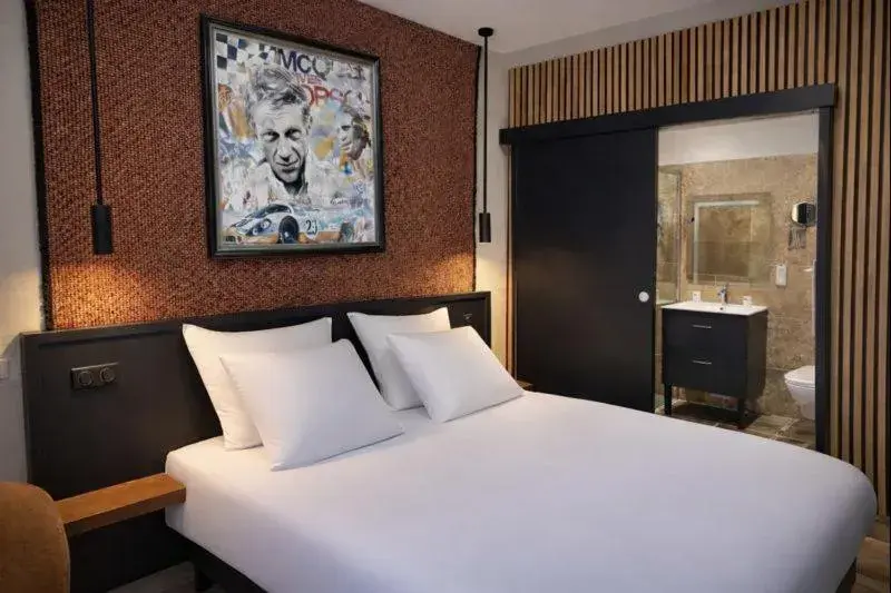 Bedroom, Bed in Logis Hôtel-Restaurant Au Vieux Morvan, au cœur de la Bourgogne, Piscine & Spa, Hôtel Climatisé Bedroom, Bed in Logis Hôtel-Restaurant Au Vieux Morvan, au cœur de la Bourgogne, Piscine & Spa, Hôtel Climatisé