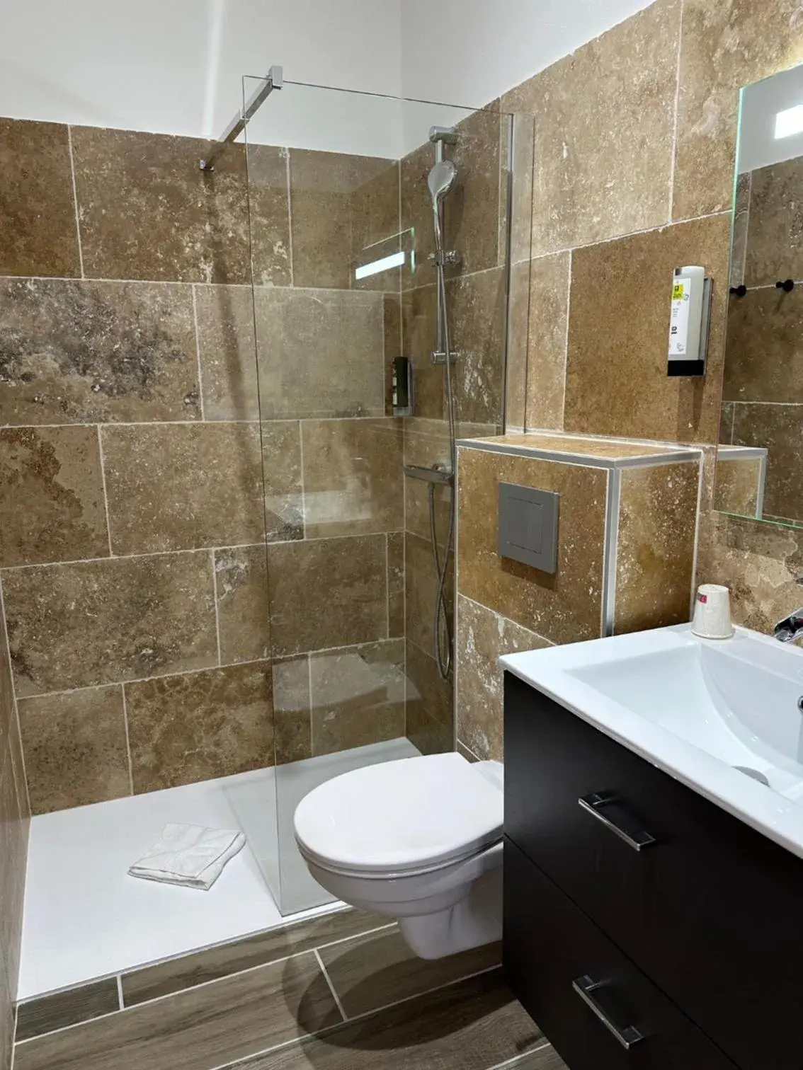 Logis Hôtel-Restaurant Au Vieux Morvan, au cœur de la Bourgogne, Piscine & Spa, Hôtel Climatisé Logis Hôtel-Restaurant Au Vieux Morvan, au cœur de la Bourgogne, Piscine & Spa, Hôtel Climatisé