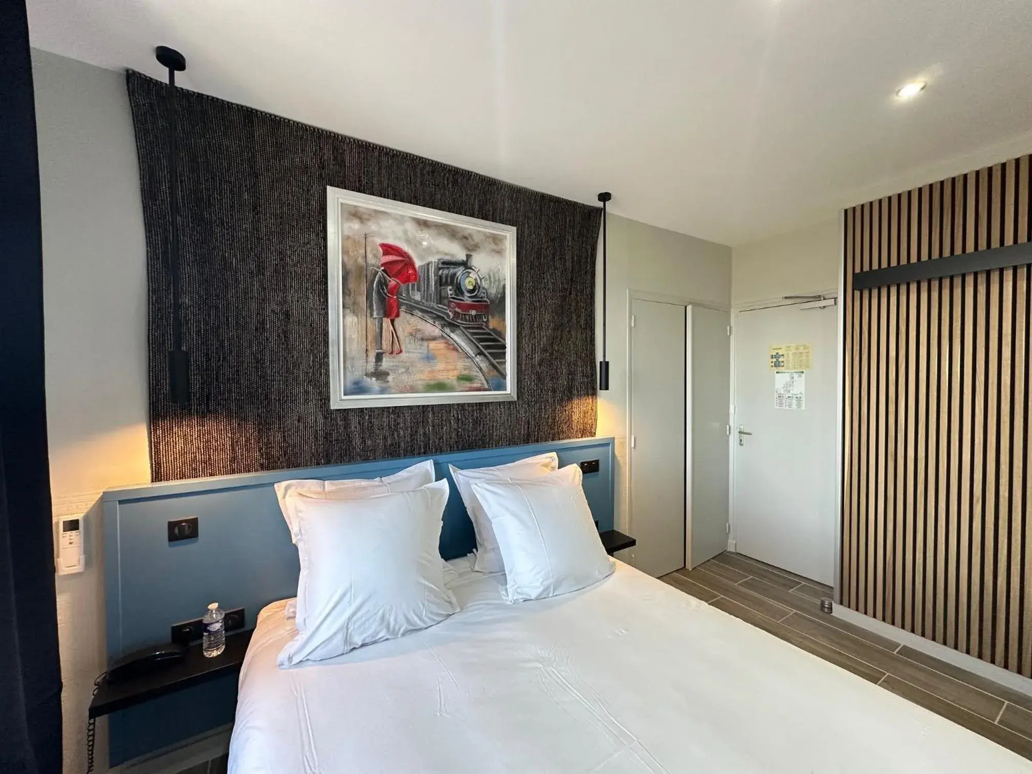 Bedroom, Bed in Logis Hôtel-Restaurant Au Vieux Morvan, au cœur de la Bourgogne, Piscine & Spa, Hôtel Climatisé Bedroom, Bed in Logis Hôtel-Restaurant Au Vieux Morvan, au cœur de la Bourgogne, Piscine & Spa, Hôtel Climatisé