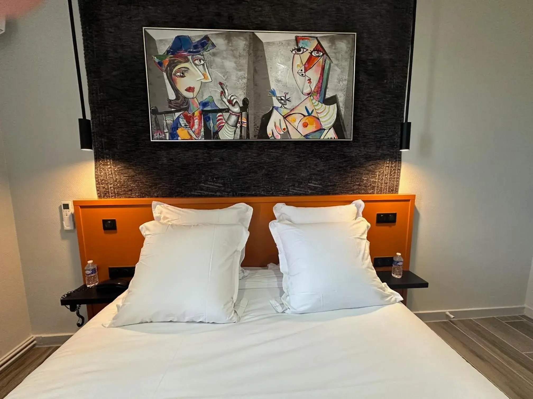 Bedroom, Bed in Logis Hôtel-Restaurant Au Vieux Morvan, au cœur de la Bourgogne, Piscine & Spa, Hôtel Climatisé Bedroom, Bed in Logis Hôtel-Restaurant Au Vieux Morvan, au cœur de la Bourgogne, Piscine & Spa, Hôtel Climatisé