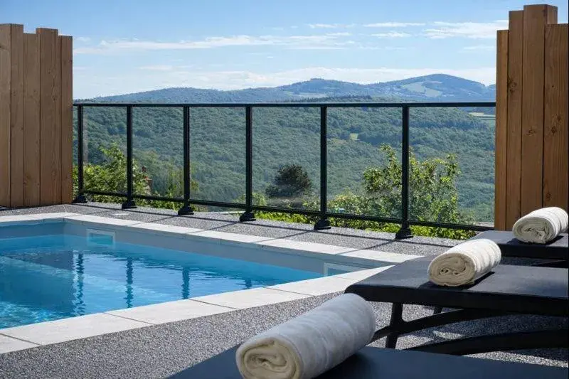 Mountain view in Logis Hôtel-Restaurant Au Vieux Morvan, au cœur de la Bourgogne, Piscine & Spa, Hôtel Climatisé Mountain view in Logis Hôtel-Restaurant Au Vieux Morvan, au cœur de la Bourgogne, Piscine & Spa, Hôtel Climatisé