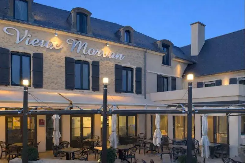 Facade/entrance in Logis Hôtel-Restaurant Au Vieux Morvan, au cœur de la Bourgogne, Piscine & Spa, Hôtel Climatisé Facade/entrance in Logis Hôtel-Restaurant Au Vieux Morvan, au cœur de la Bourgogne, Piscine & Spa, Hôtel Climatisé