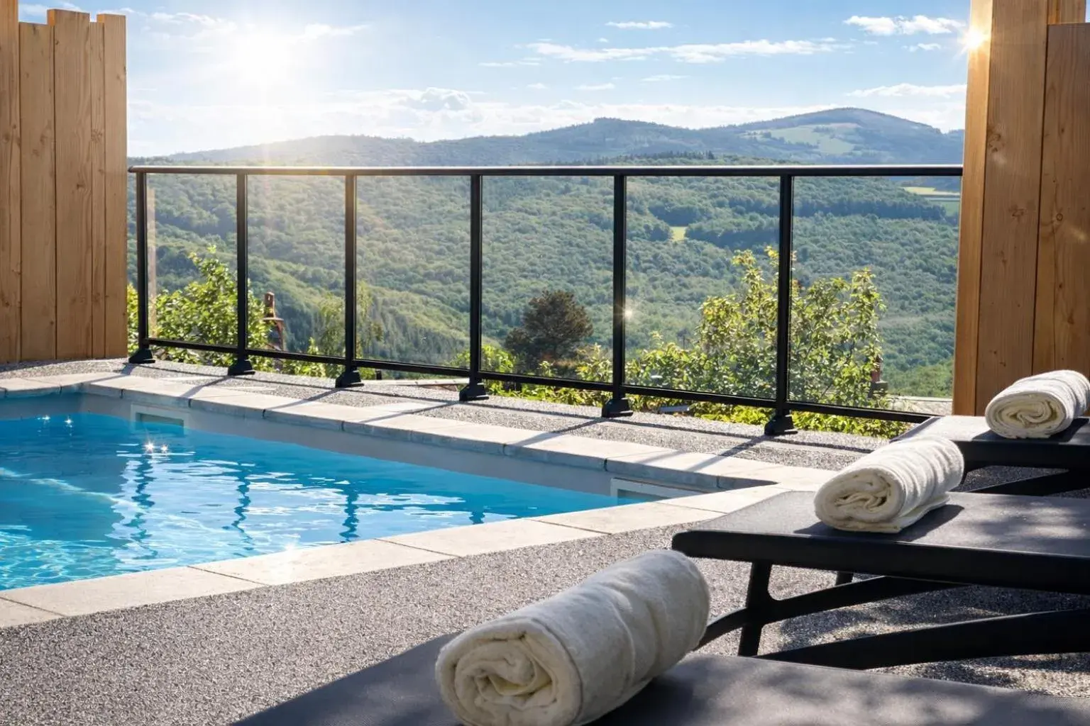 Mountain view in Logis Hôtel-Restaurant Au Vieux Morvan, au cœur de la Bourgogne, Piscine & Spa, Hôtel Climatisé Mountain view in Logis Hôtel-Restaurant Au Vieux Morvan, au cœur de la Bourgogne, Piscine & Spa, Hôtel Climatisé