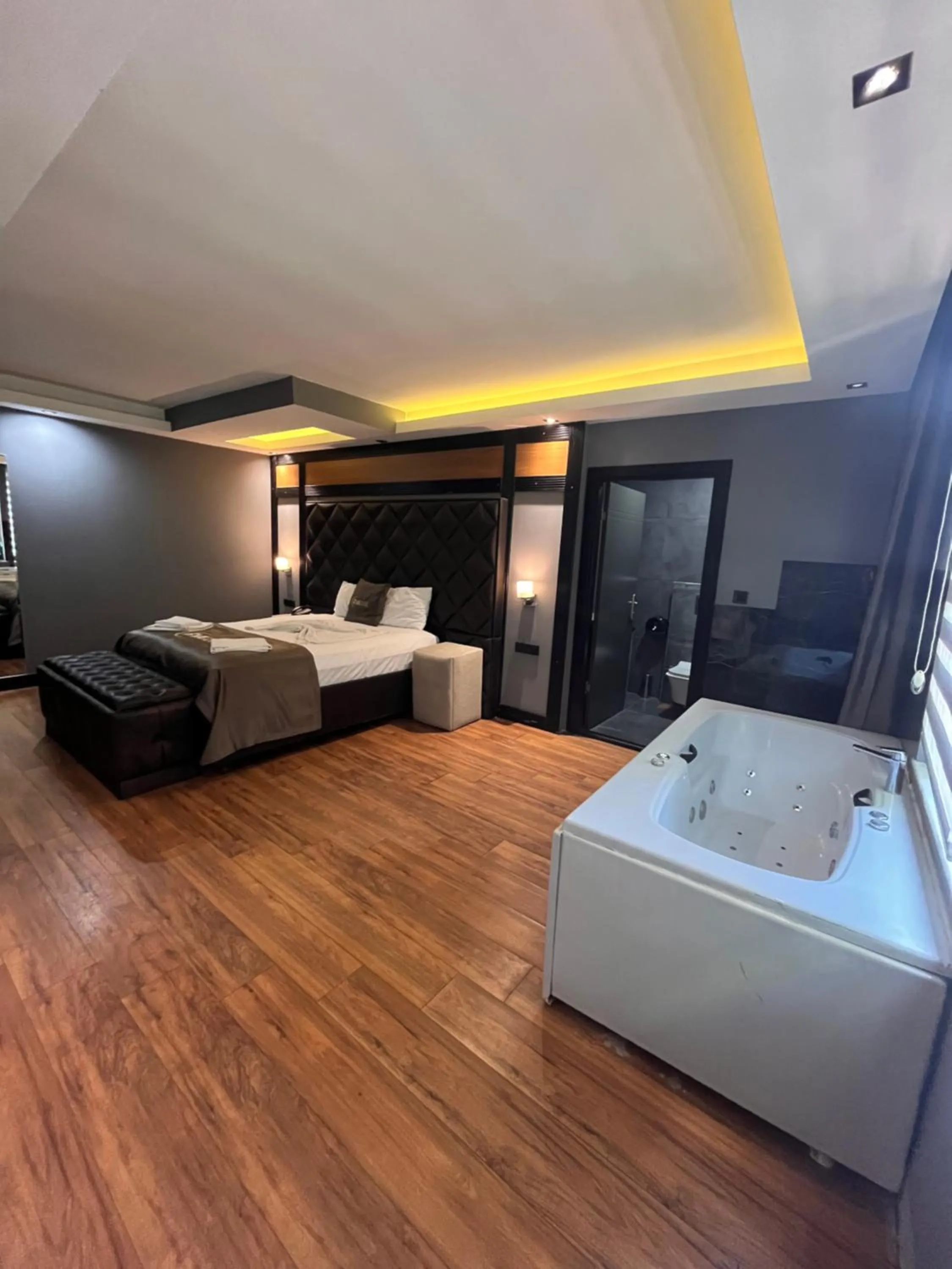 Shower, Bed in Eva Hotel