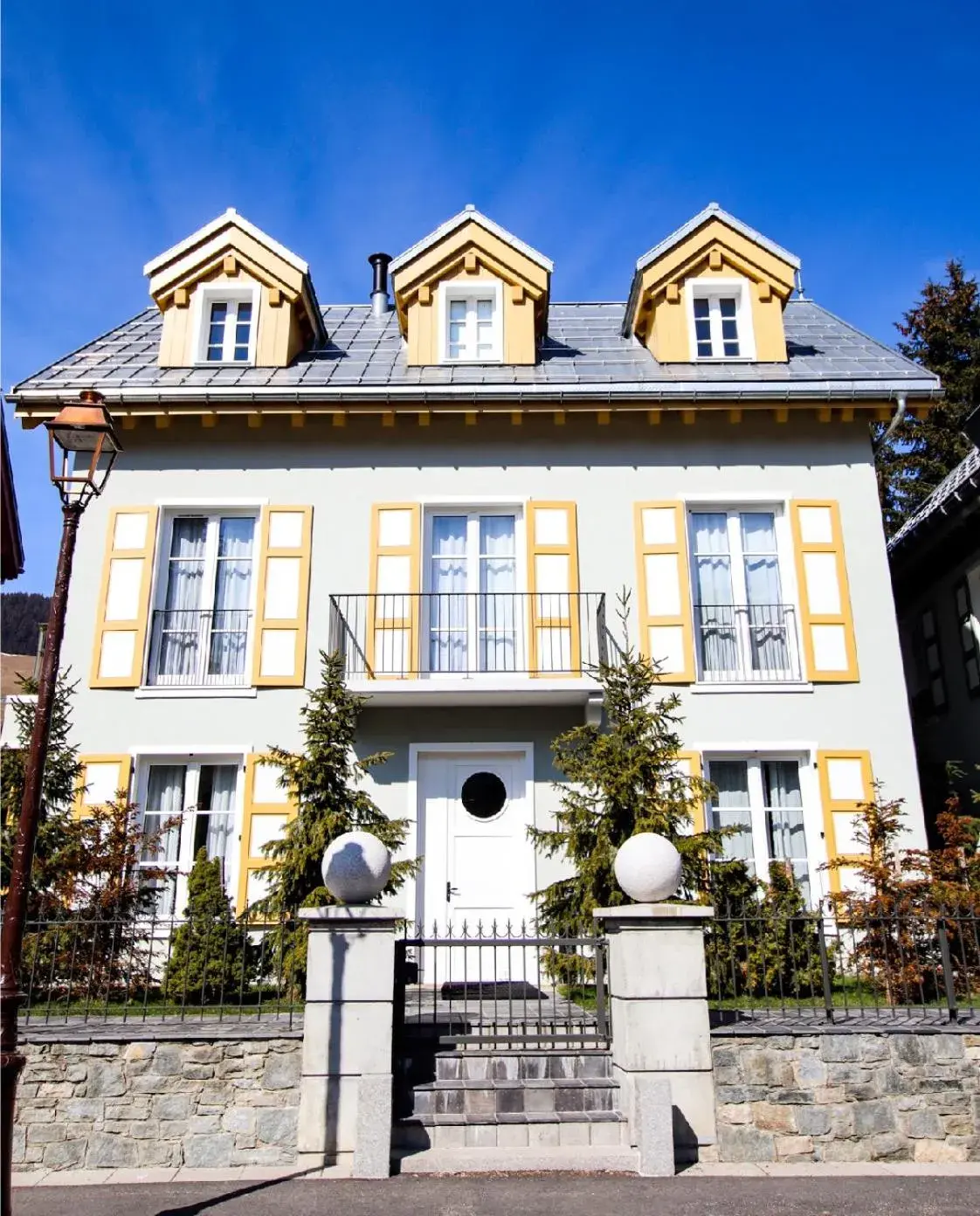 Property building in Grand Hotel Soleil d'Or Property building in Grand Hotel Soleil d'Or