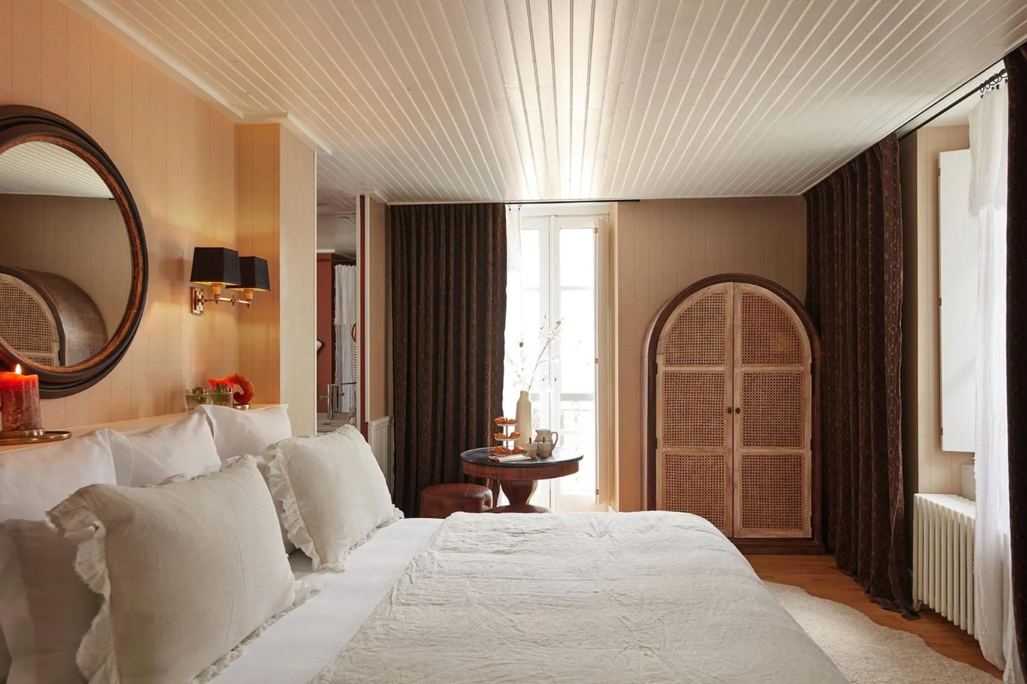 Bedroom, Bed in Grand Hotel Soleil d'Or